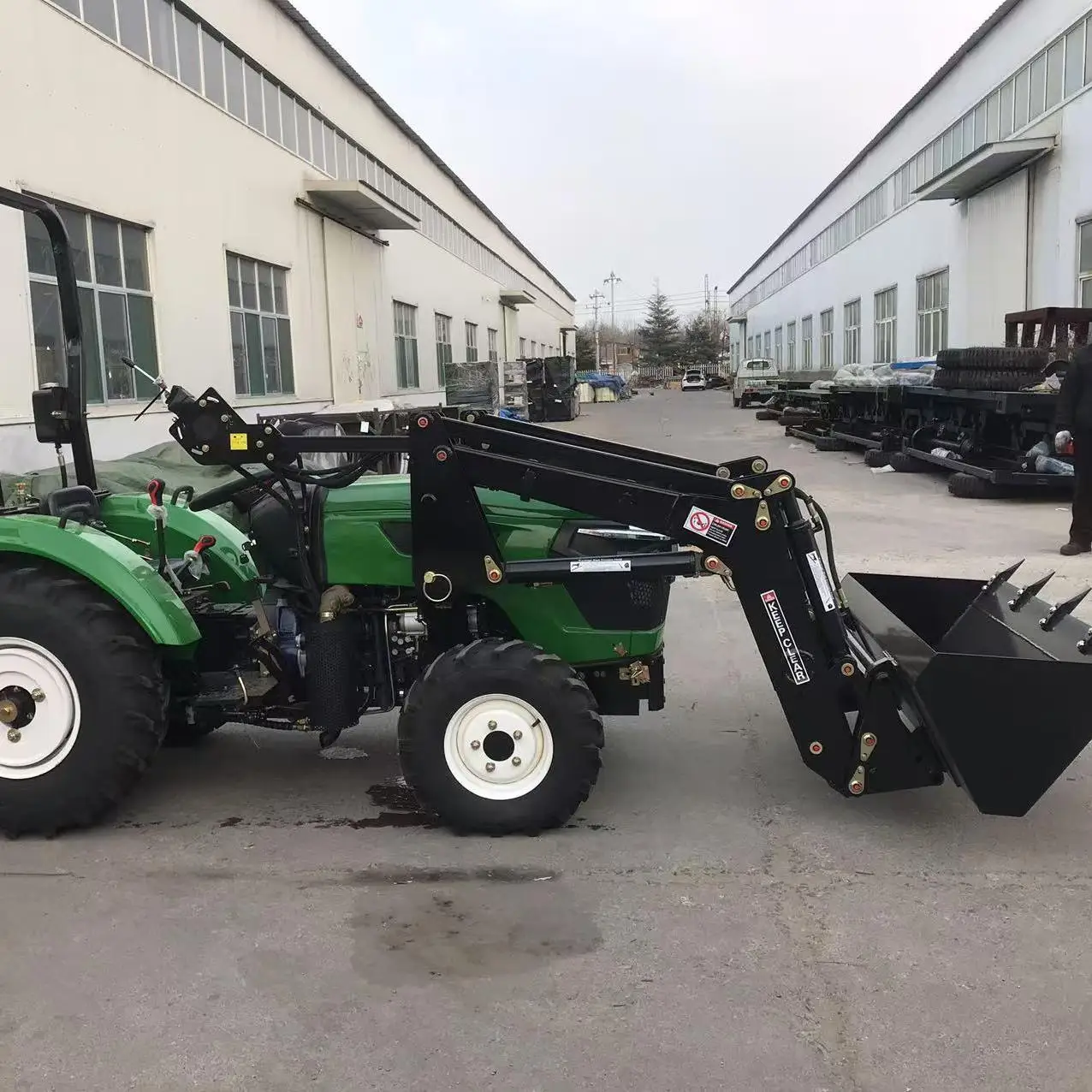 Mini 4x4 Agricultural Tractors with 50HP to 200HP Rated Power Gearbox and Core Components for Retail Industries