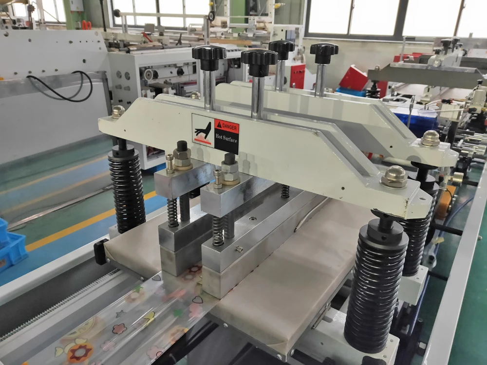
Automatic laminated T sealing central sealing side gussets pouch bag making machine food packaging laminated bag making machine 