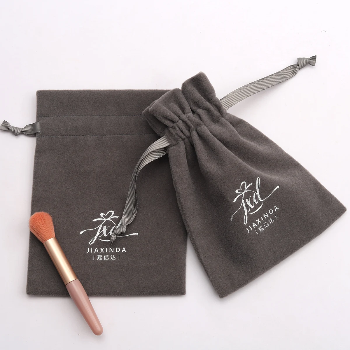Custom Logo Recyclable Drawstring Luxury Velvet Bags for Cosmetics Customizable High-End Packaging