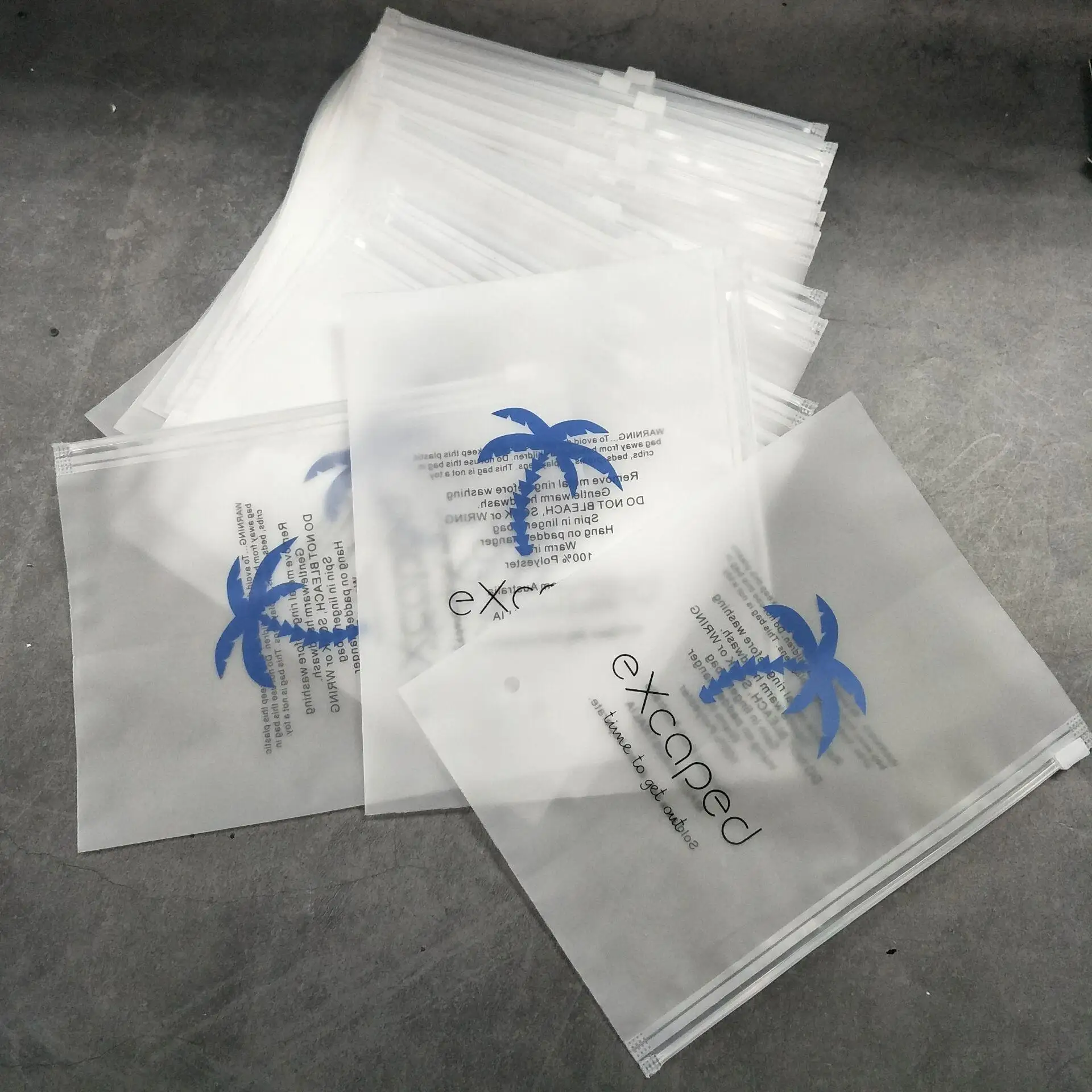 Wholesale Custom Printing Frosted  Zipper Lock Plastic Zipper Bags For Packaging Clothing / Cosmetic / Electronic Product