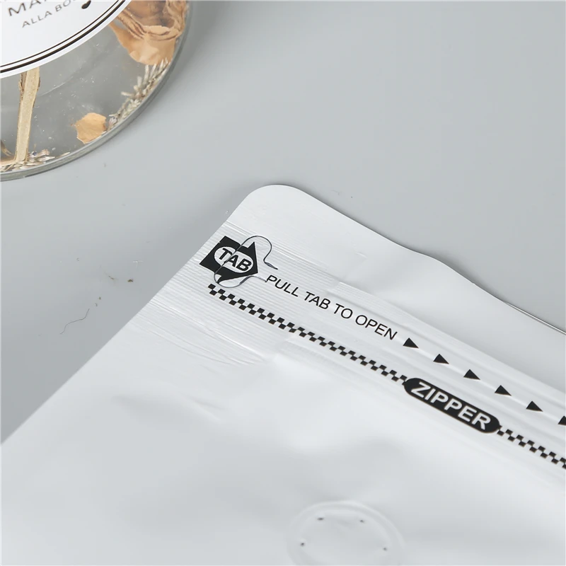 Wholesale 250g 500g 1kg Coffee Bean Pouch Aluminum Foil White Black Matte Plastic Zipper Valve Flat Bottom Bags For Coffee