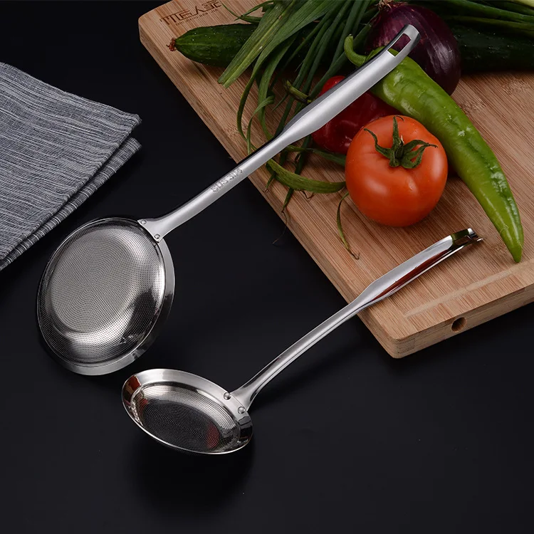 Wholesale 304 Stainless Steel Oil Grid Spoon Kitchen Hanging Filter Oil Screen Oil Separator Spoon