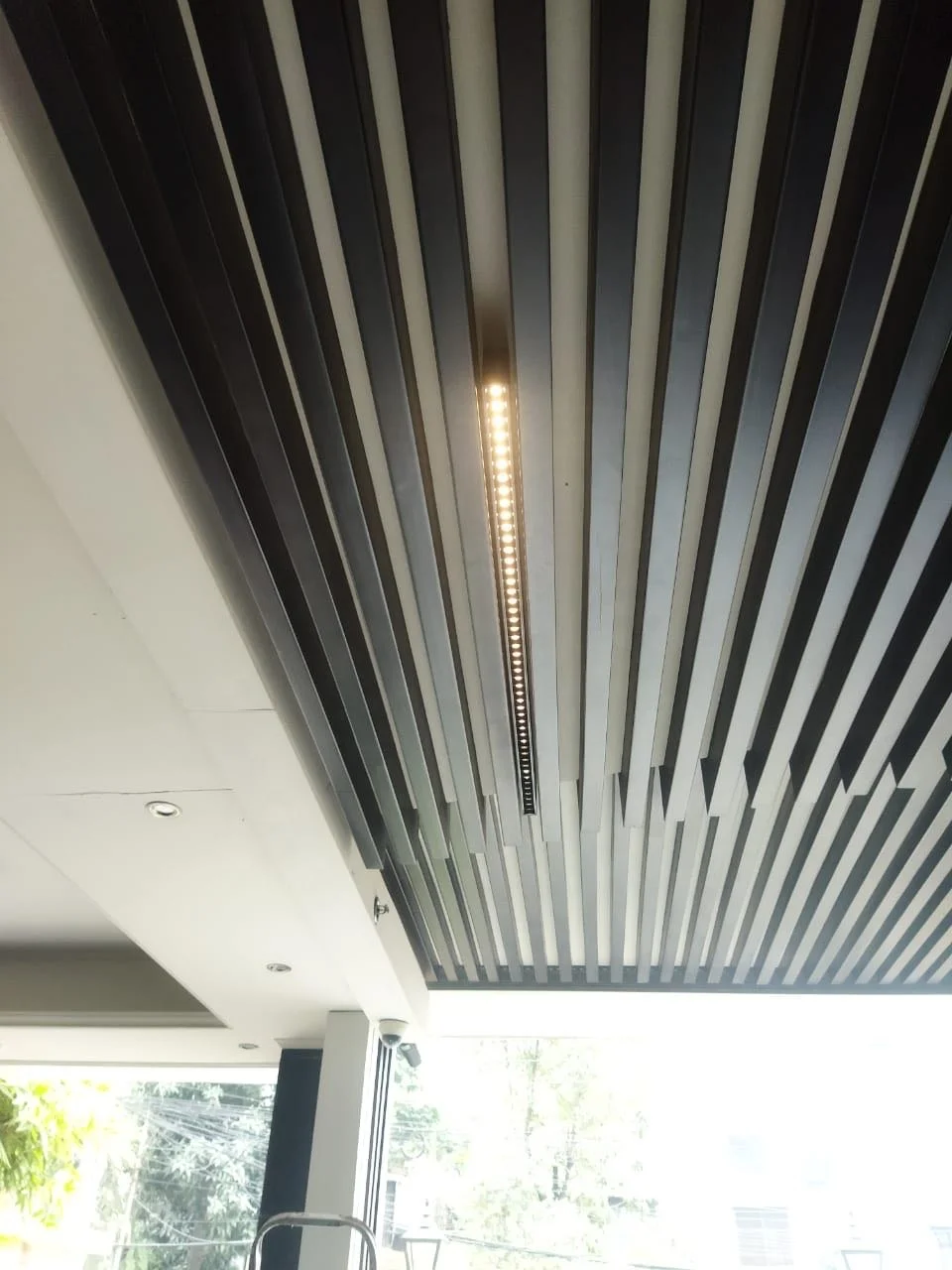 DALI-Compatible Dimmable LED Linear Light with Aluminum Body Joinable and Seamless for Office IP44 Certified