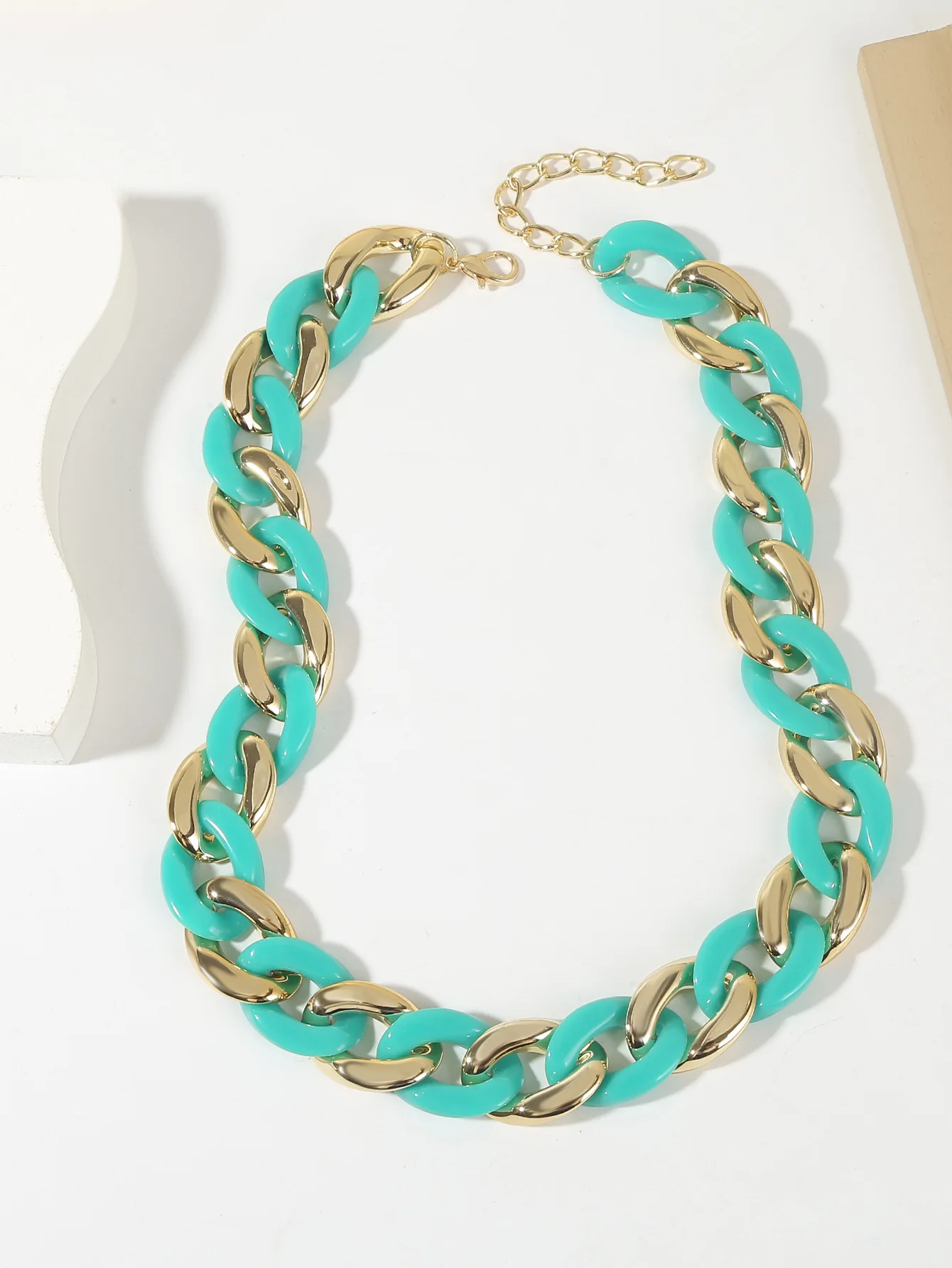 JUHU 2022 color acrylic necklace women metal rock punk thick fashion chain necklace hip hop style jewelry wholesale