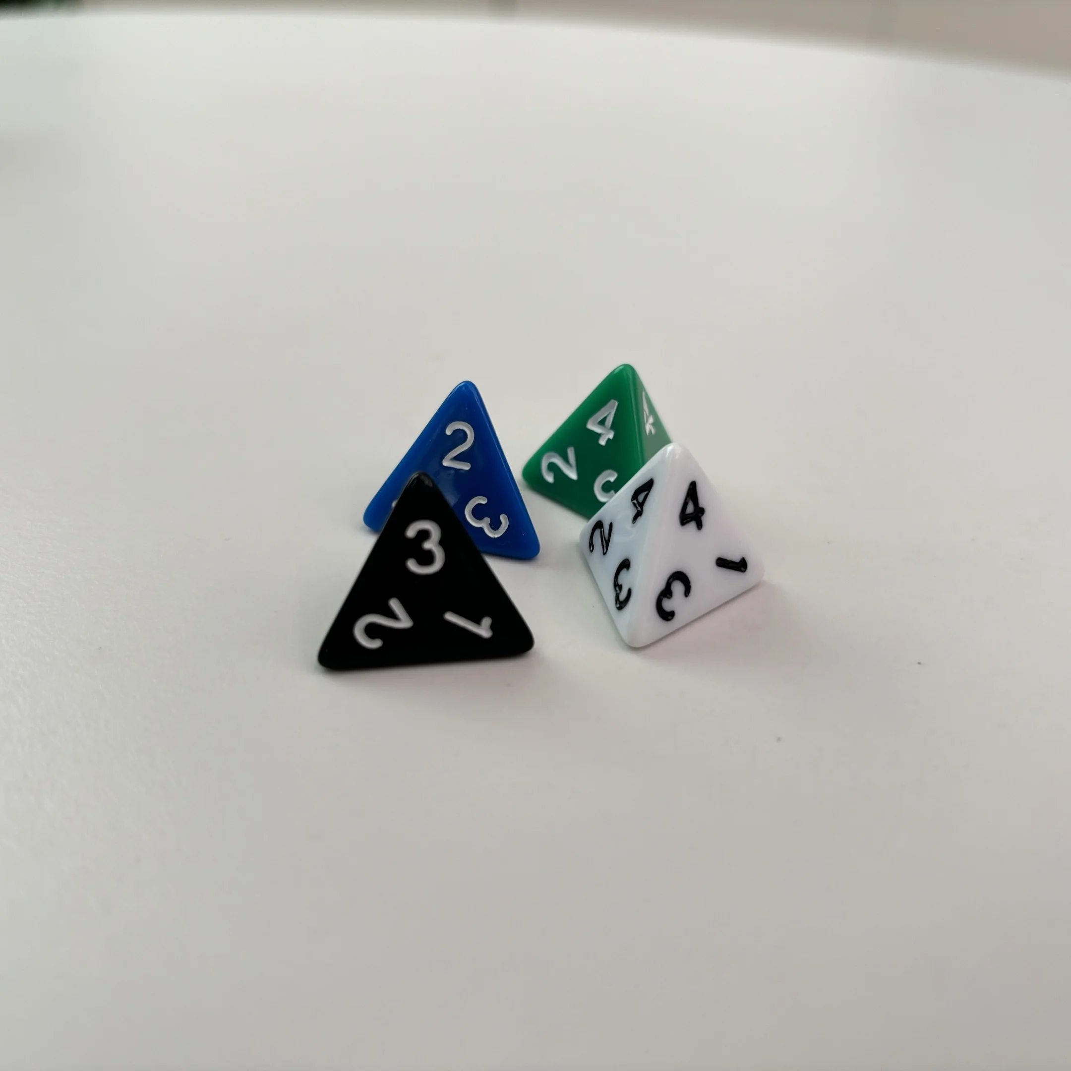 Wholesale Custom 16mm Acrylic D20 & round Polyhedral Dice Galaxy Starry with Golden Glitter for DND Board Games Resin Material