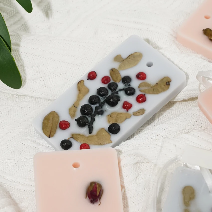 Newest Wholesale Personalized Custom Handmade Dried Flower Home Decor Aroma Hanging Botanical Wax Tablets