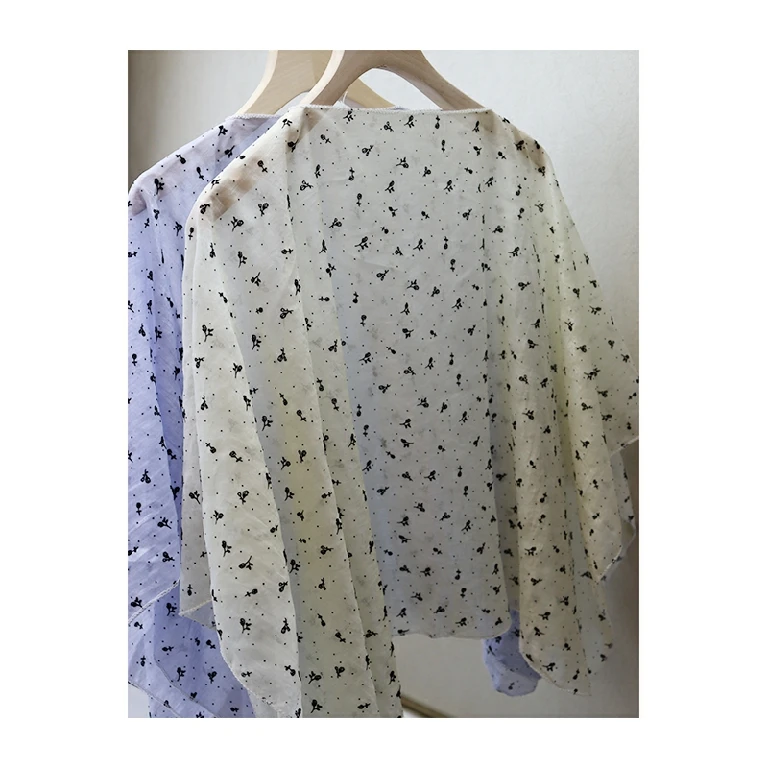 Недавно разработанная 80 шелковая 20 нейлоновая ткань может использоваться для одежды, брюк, футболок