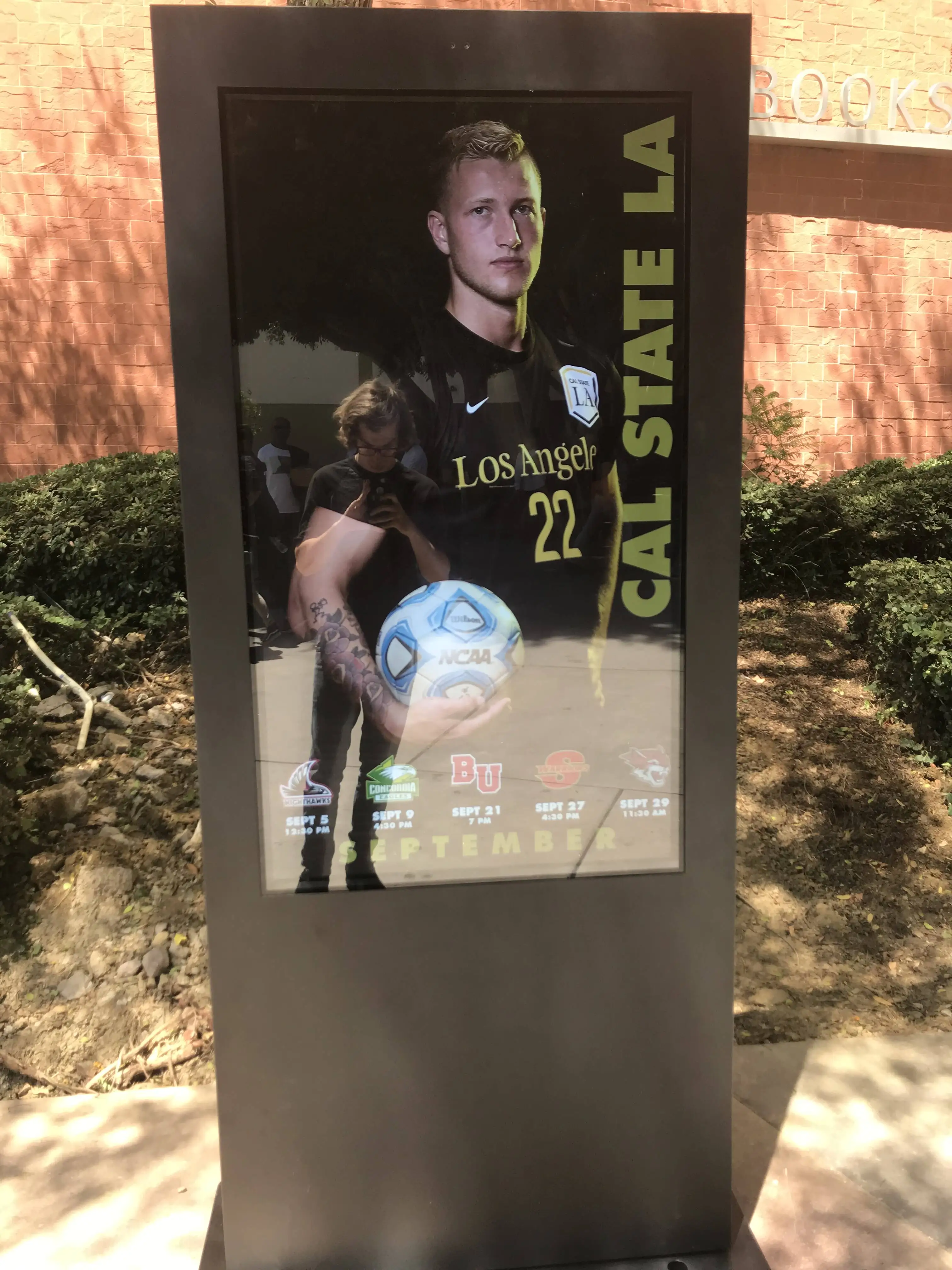 Hot Sale Digital Signage And Displays IP 65 Waterproof Digital Display For Outdoor Advertising