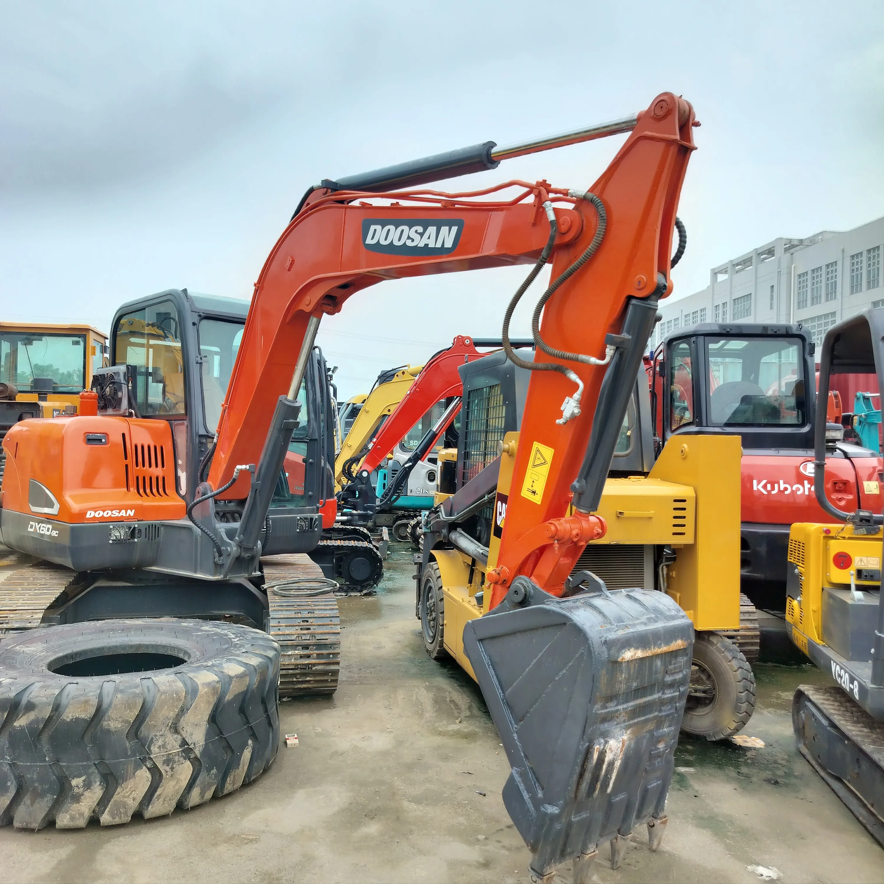 Used excavator for sale Doosan Excavator wheel track Dh150w-7 Dh140 Dx 60