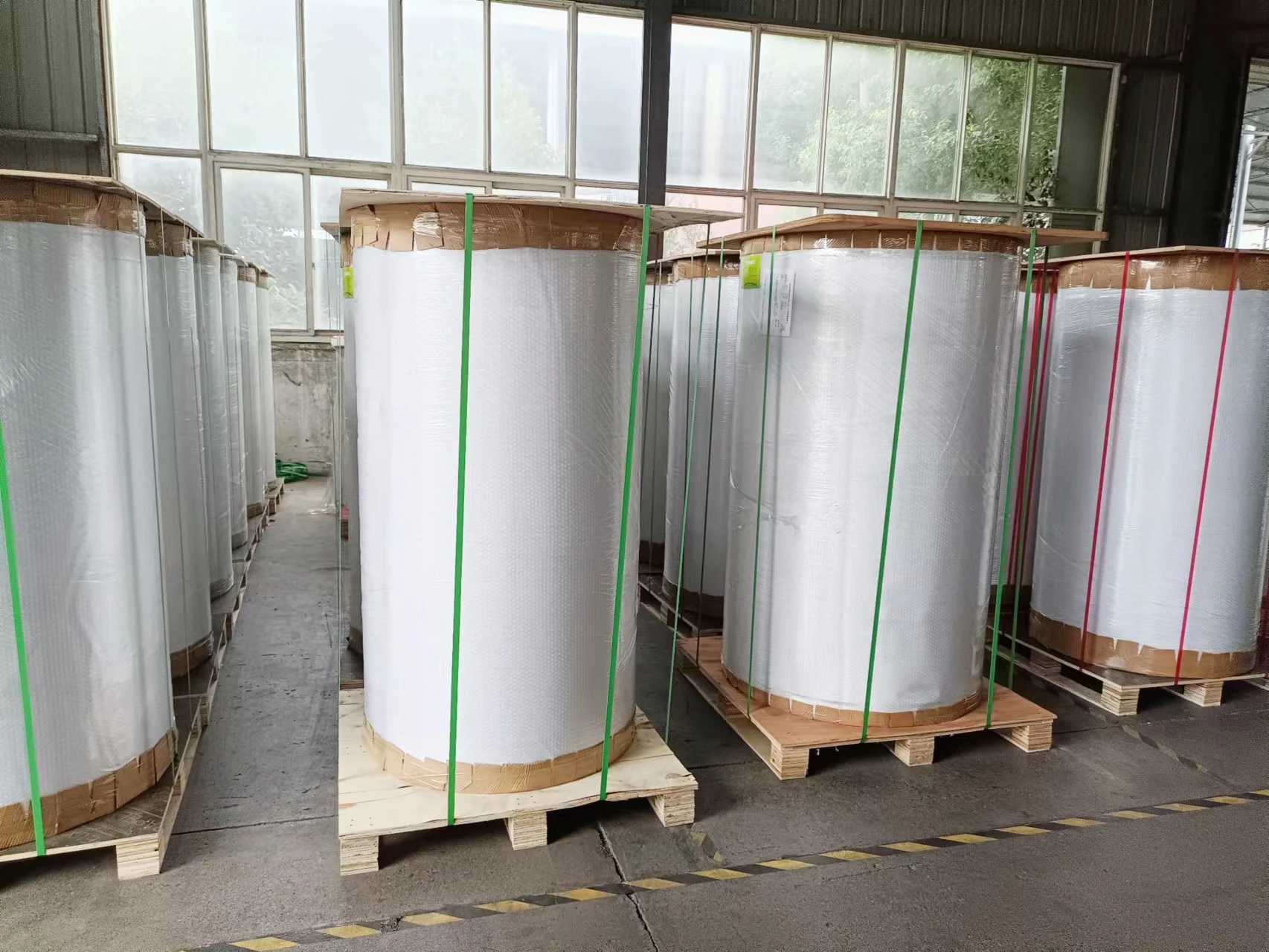 Manufacture high quality 54mic 75mic matt PP synthetic paper in jumbo roll custom size