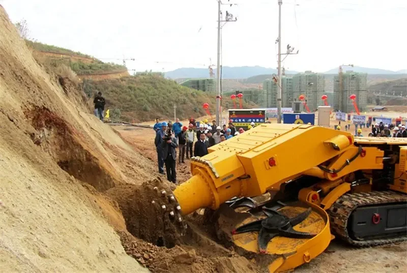 Lattice boom tunneling jumbos are used for coal mine tunnels and metal mines