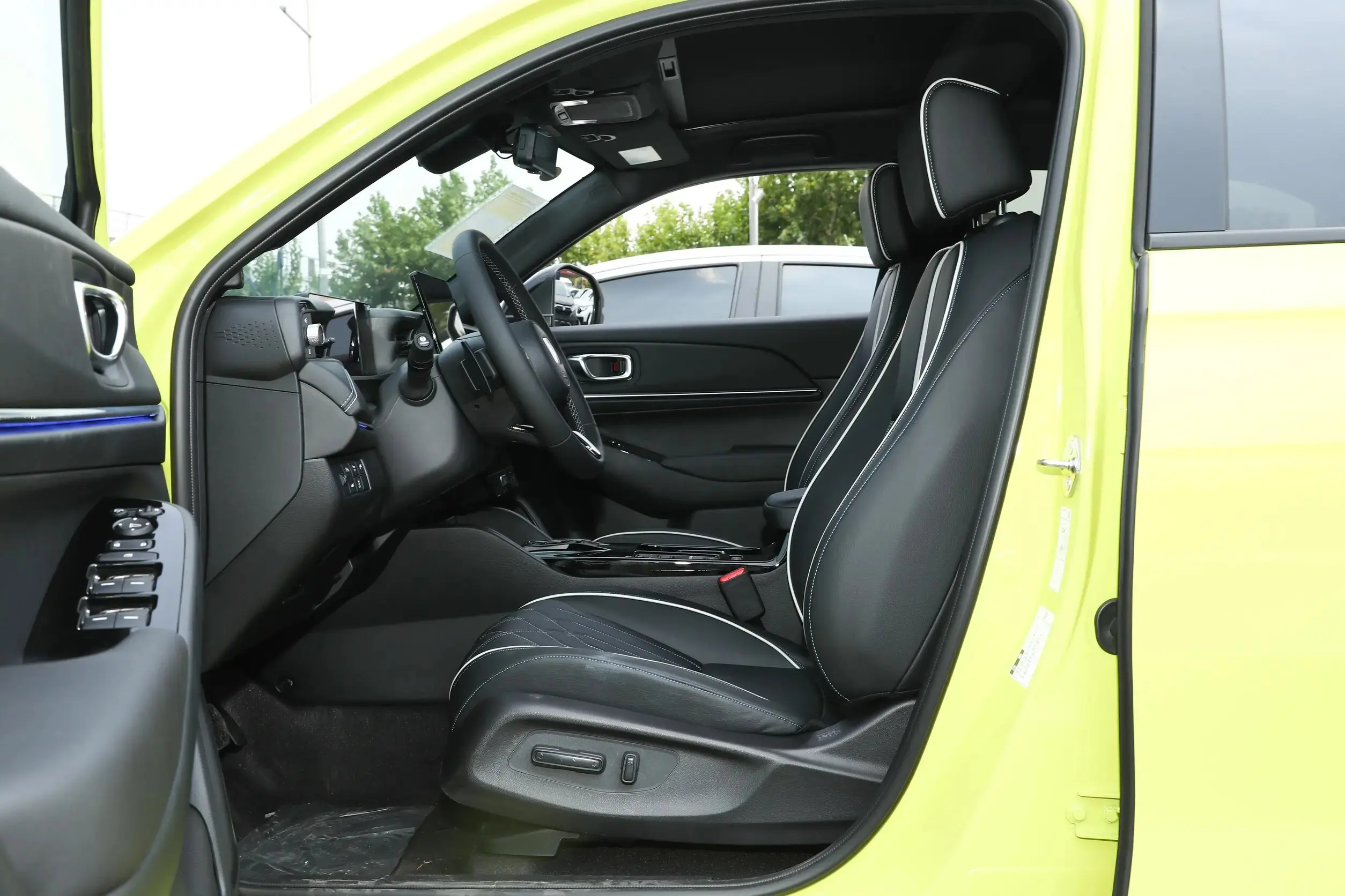 2024 Hondas eNS1 Electric Sedan Mini EV Car with Lithium Battery Auto Gear Box Left Steering