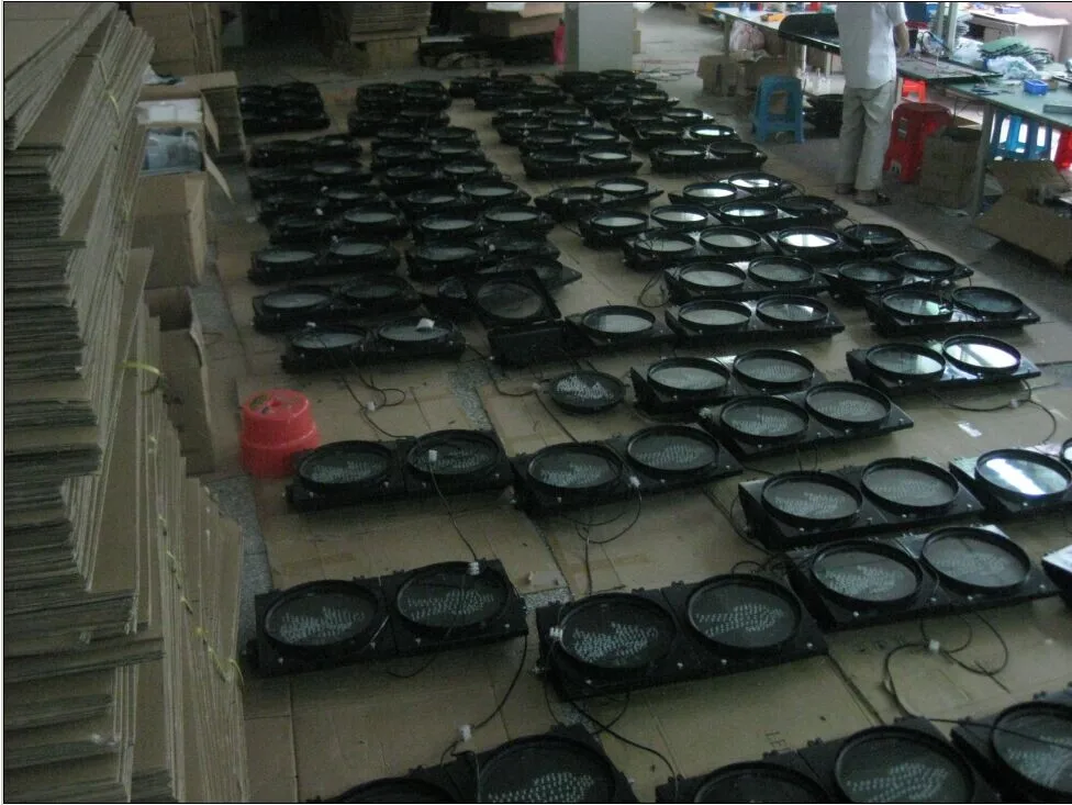 300mm dynamic pedestrian traffic light with led countdown timer