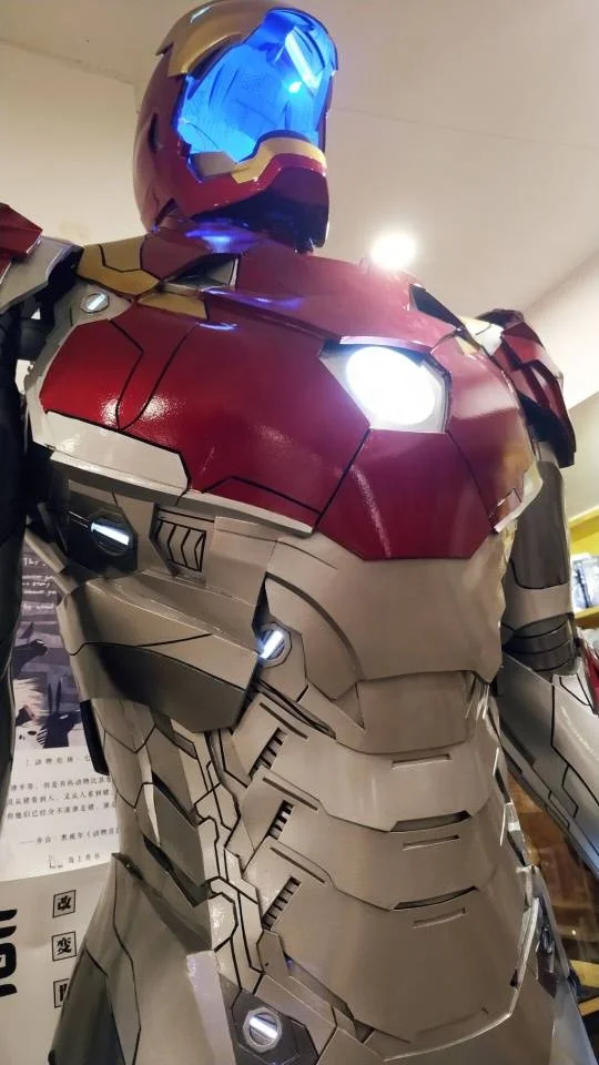 Real Person 1:1 ratio Iron Man Suit Robot Costume Cosplay  Mark47  Adult Cosplay Toys LED Light Up Robot Costume