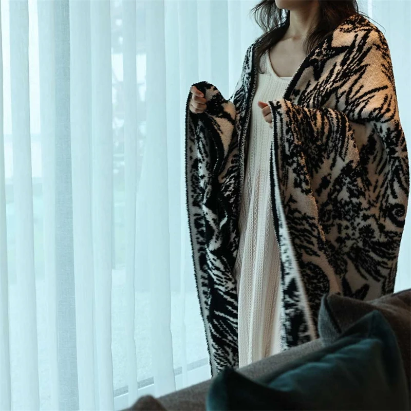 WT New Underwater World Animal Warm Soft Plush Decorative 100% Polyester Knitted Throw Blanket Home