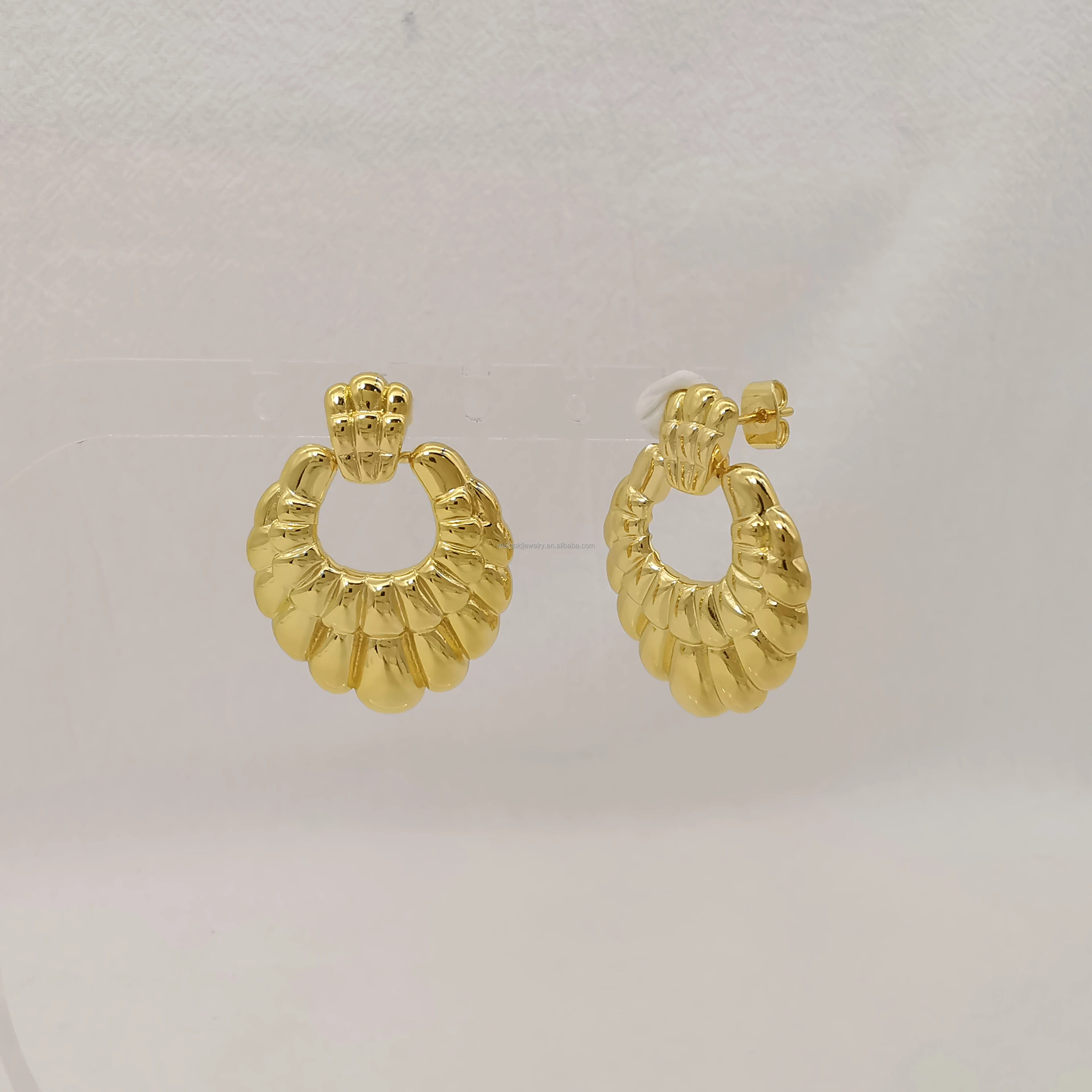 Fashionable Jewelry Plain Brass Earrings With Unique Design For Woman Big Nice Gold Color Plated Brass Earring Wholesale
