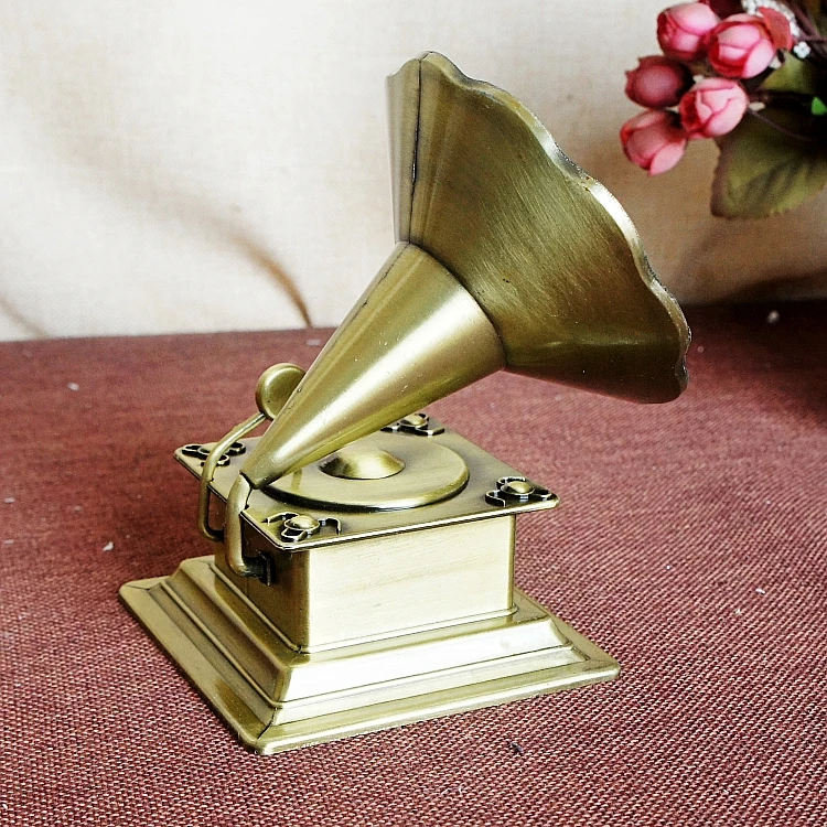 Modern Gramophone Metal Crafts Creative Antique Phonograph Model for Living Room Decoration