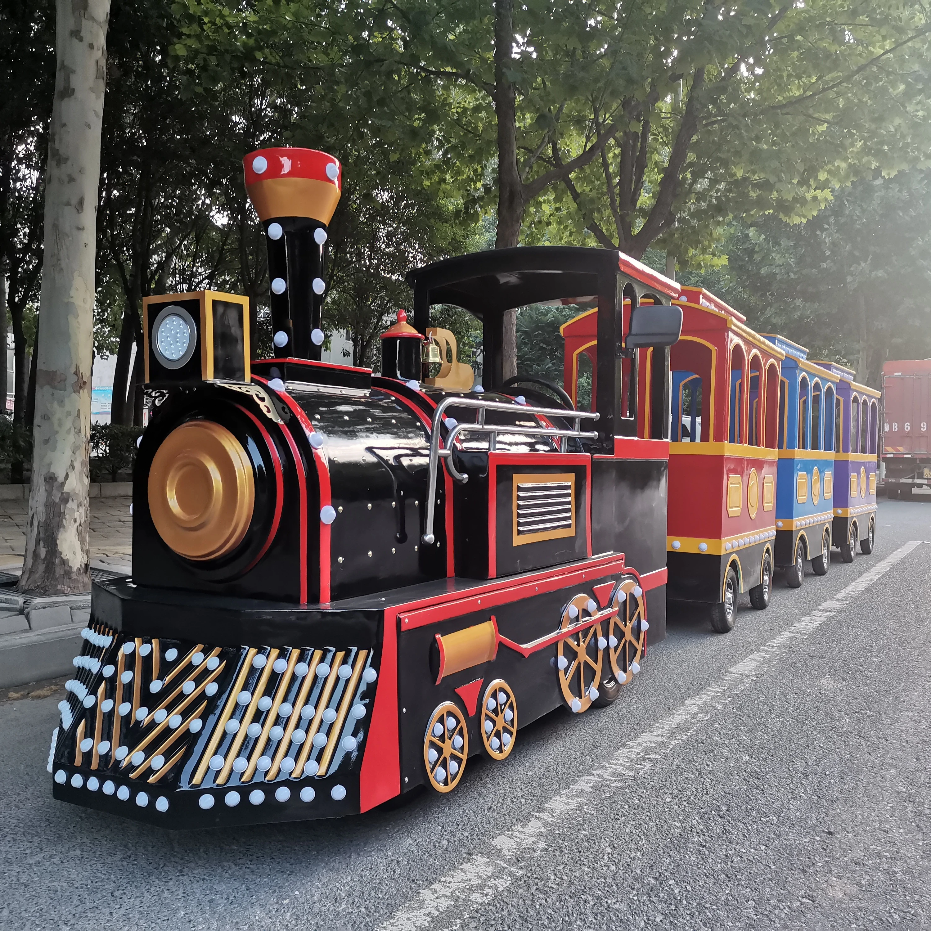 Amusement Park Rides Latest Design Attraction Road Battery Power Fun Electric Trackless Tourist Train for sale