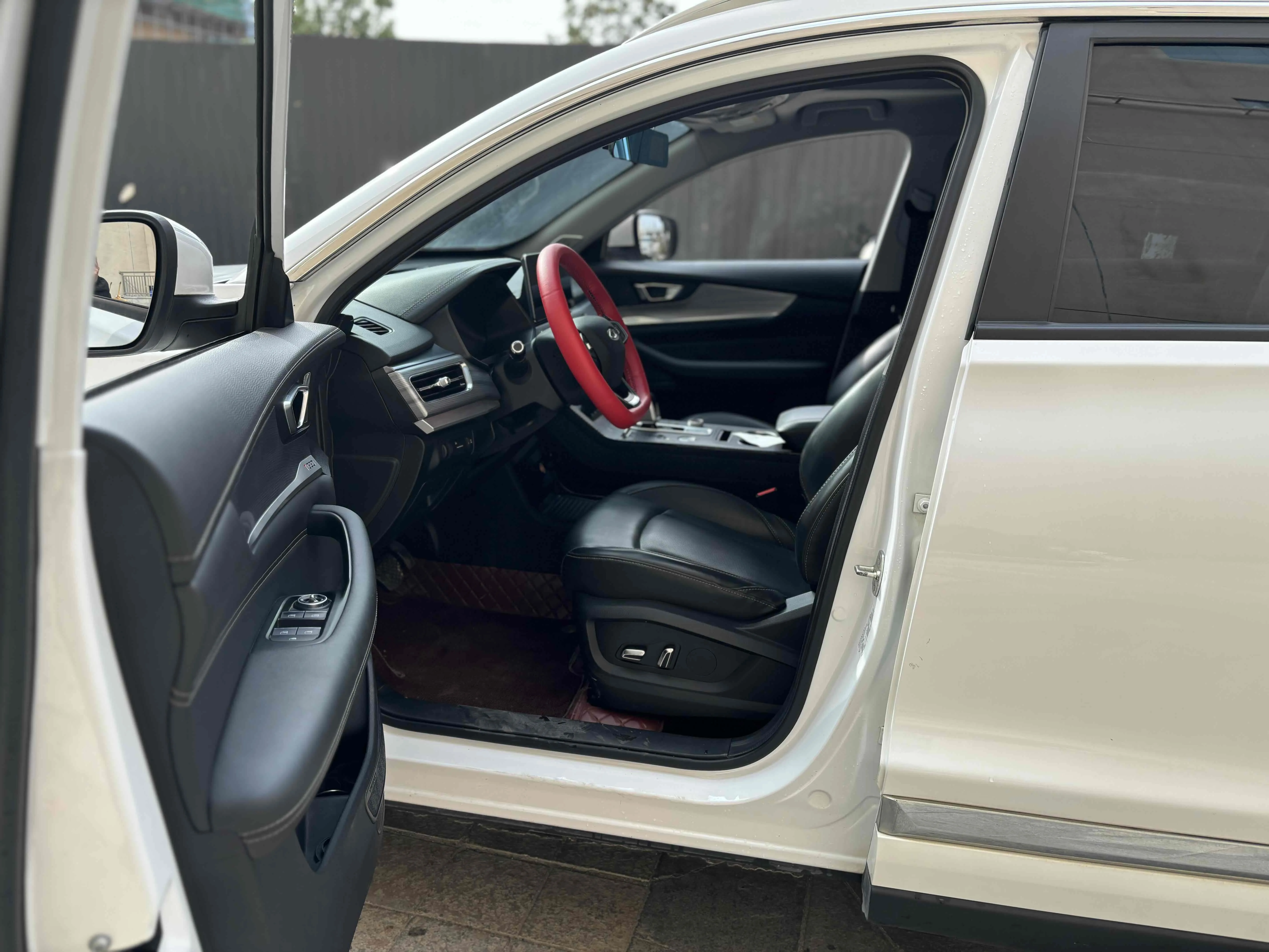 Used Chery Tigo 8 Automatic Transmission Turbocharged Gasoline Car 360-Degree Rear Camera 5-Seater Leather Seats R18 Tire Left
