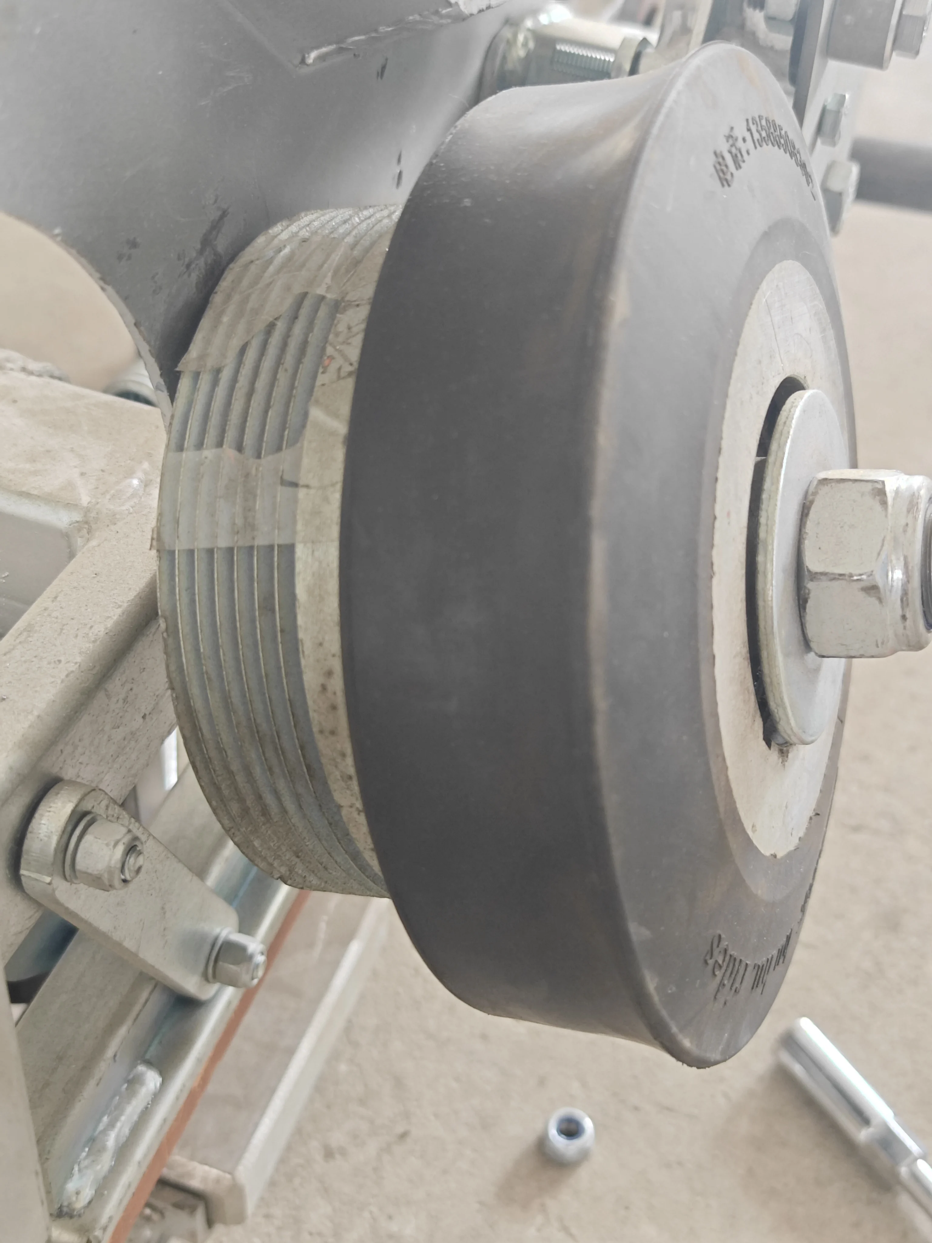 Outdoor Amusement Equipment with Anti slip Safety Rubber Wheels and Customizable Front Wheels