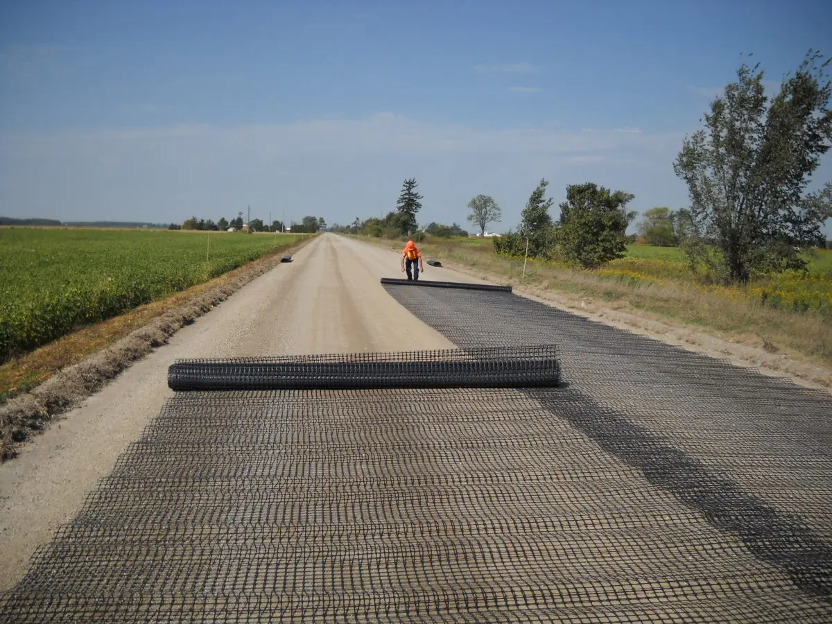 30kn 40kn 50kn PP hdpe  Fiberglass pp geogrid biaxial warp knitted geogrids in road strengthening retaining wall biaxial geogrid