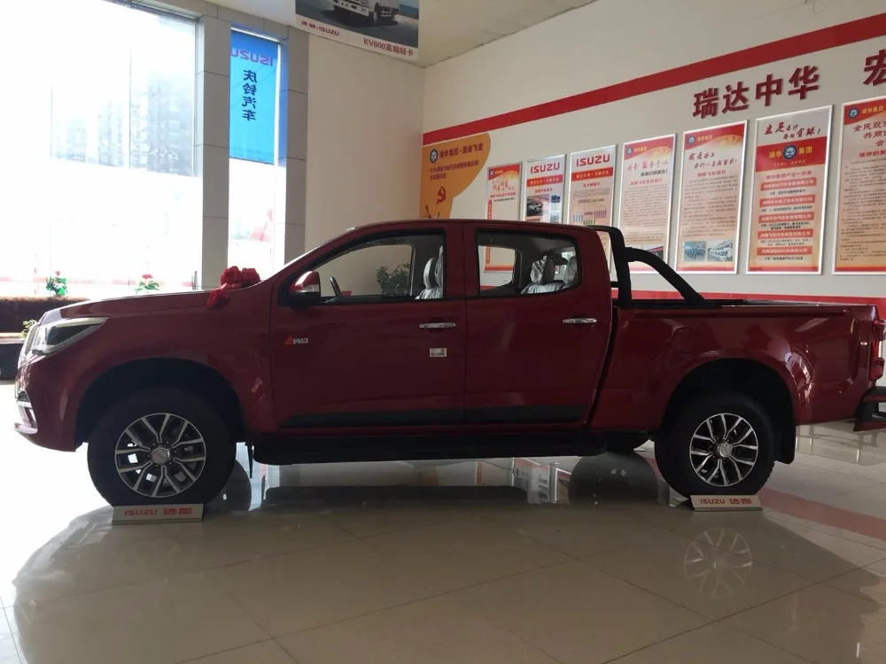 Hot sale and good quality isuzu TAGA 4x4 pickup with double cab pickup trucks for sale