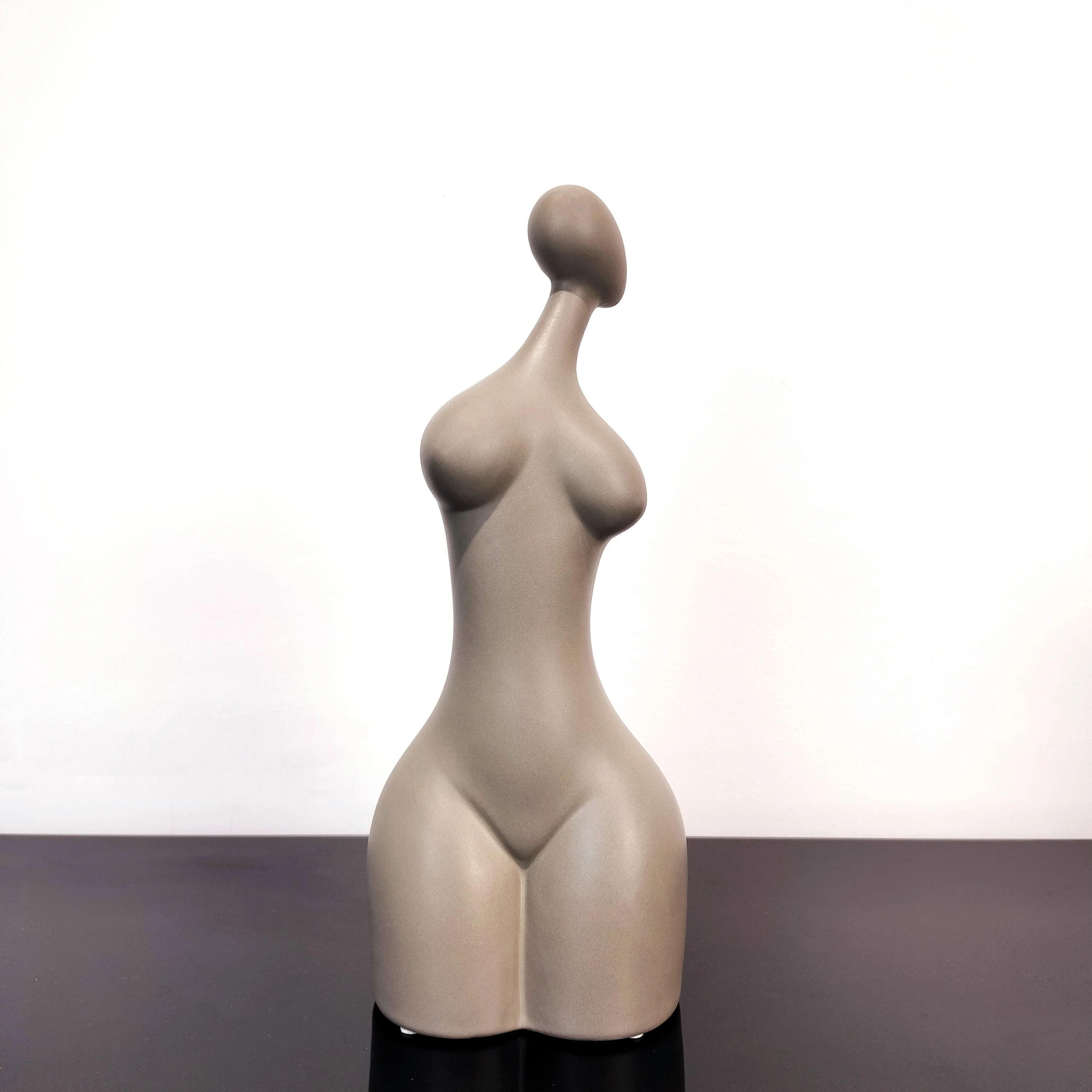 Modern Minimalist Handmade Ceramic Sculptures Luxury Home Decor Accessories Featuring Human Body Art for Living Room Use