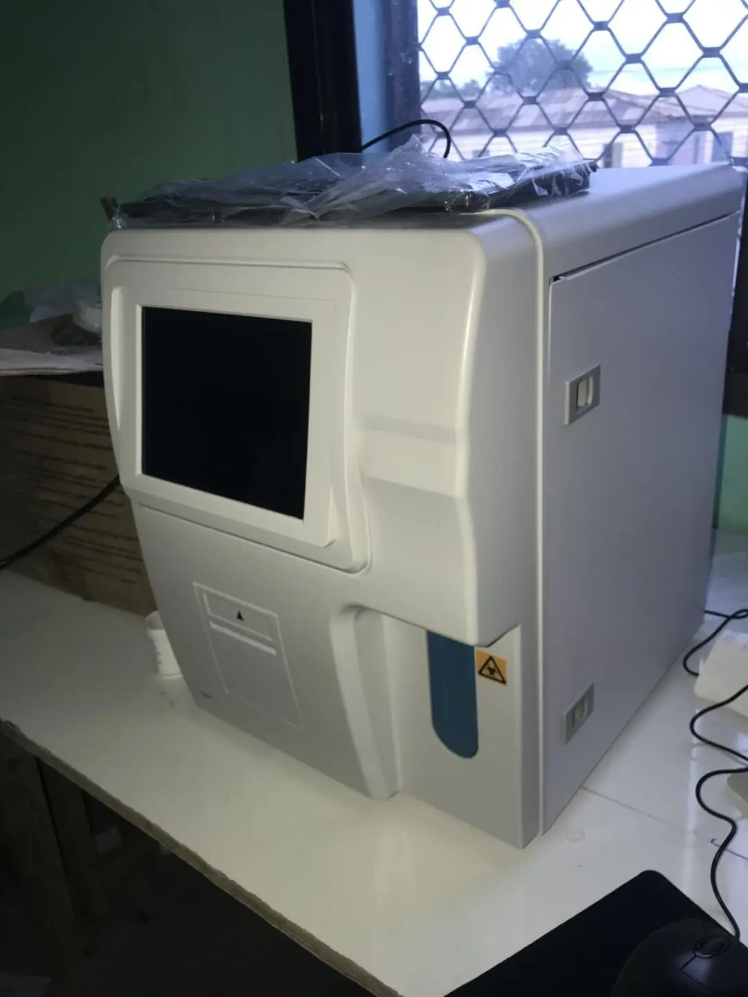 Full auto 3 parts difference hematology analyzer/double channel cbc test machine open to Mindray sysmex reagent system