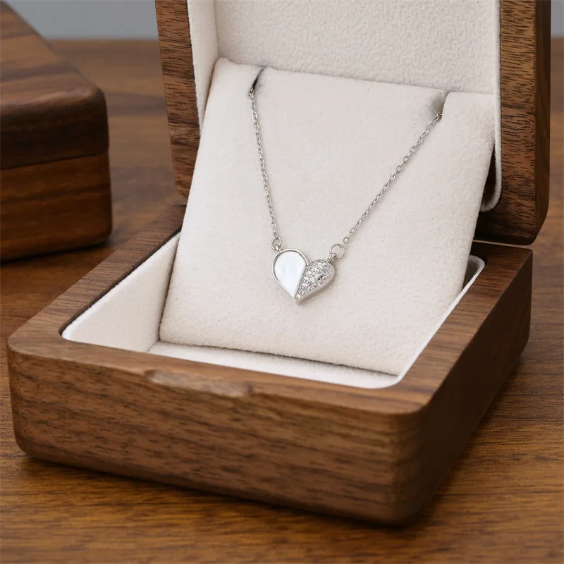 Korea Designed Heart-Inlaid White Shell Pendant Necklace 18K Gold-Plated Clavicle Chain Stainless Steel Jewelry for Women Gifts