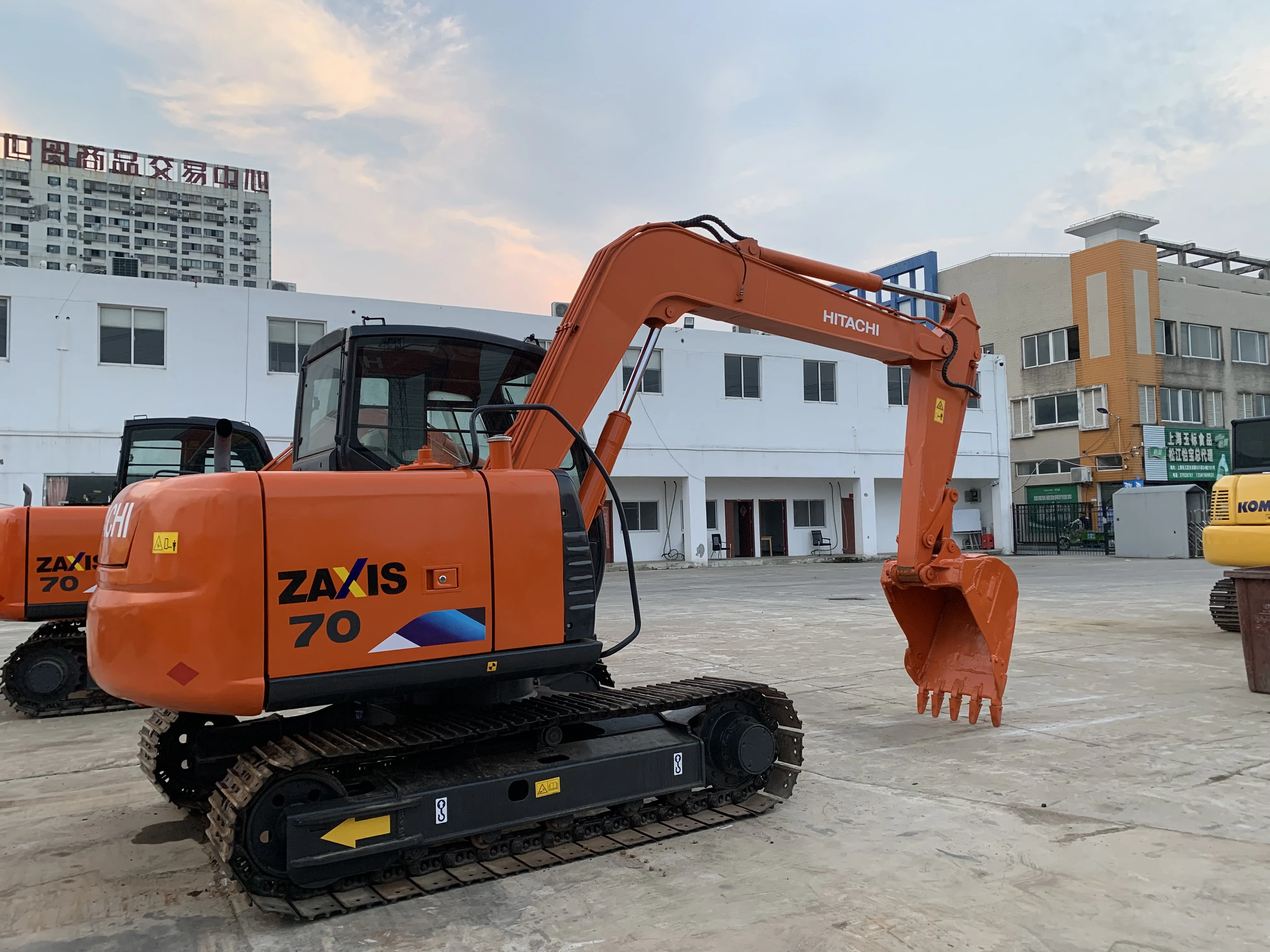 Japan imported high quality second hand 7 ton mini excavator Hitachi ZX70 ZX75US digger