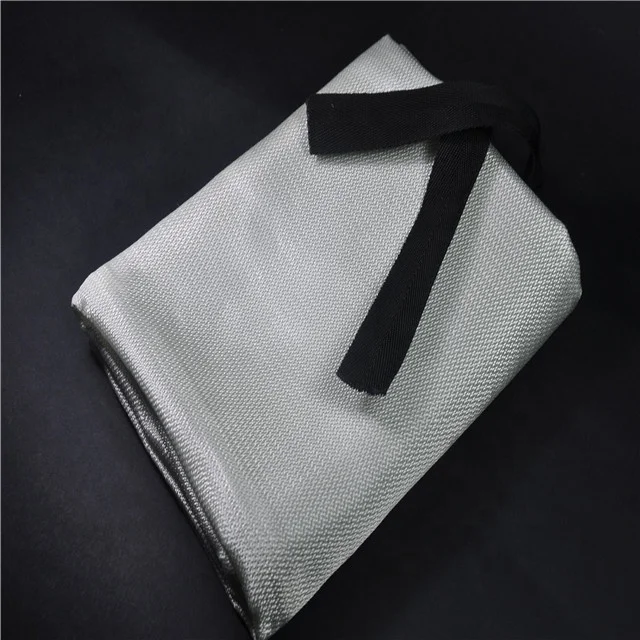 Fire Safety Flame Retardant Fabric Home Safety Emergency Fiberglass Fireproof Fire Blanket For Kitchen House.