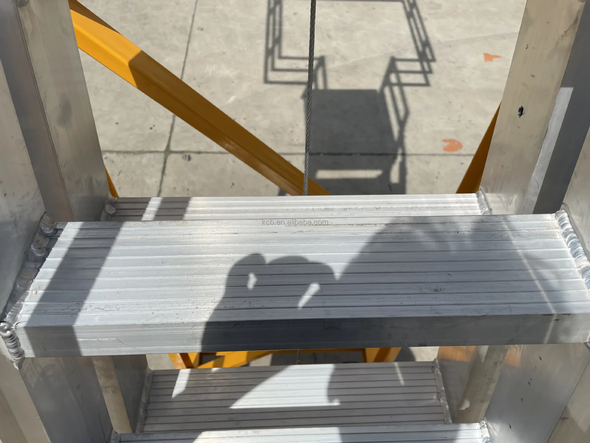 Tank car maintenance ladder slot mobile 4.5m hand-operated ladder elevator climbing sampling ladder