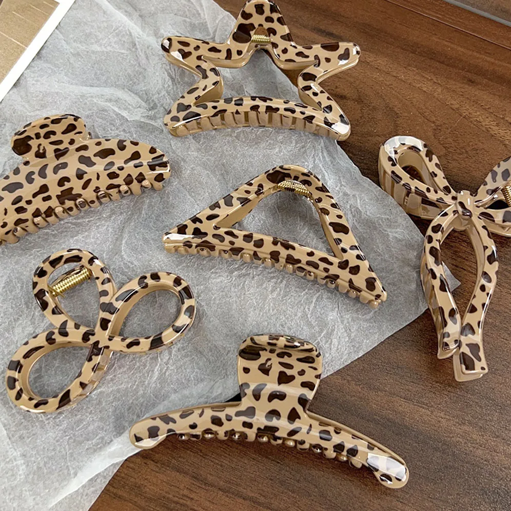 LRTOU Wholesale Newest Women Plastic Hair Clips Hair Accessories Fashion Butterfly Leopard Print For Thick Hair Clips Claws