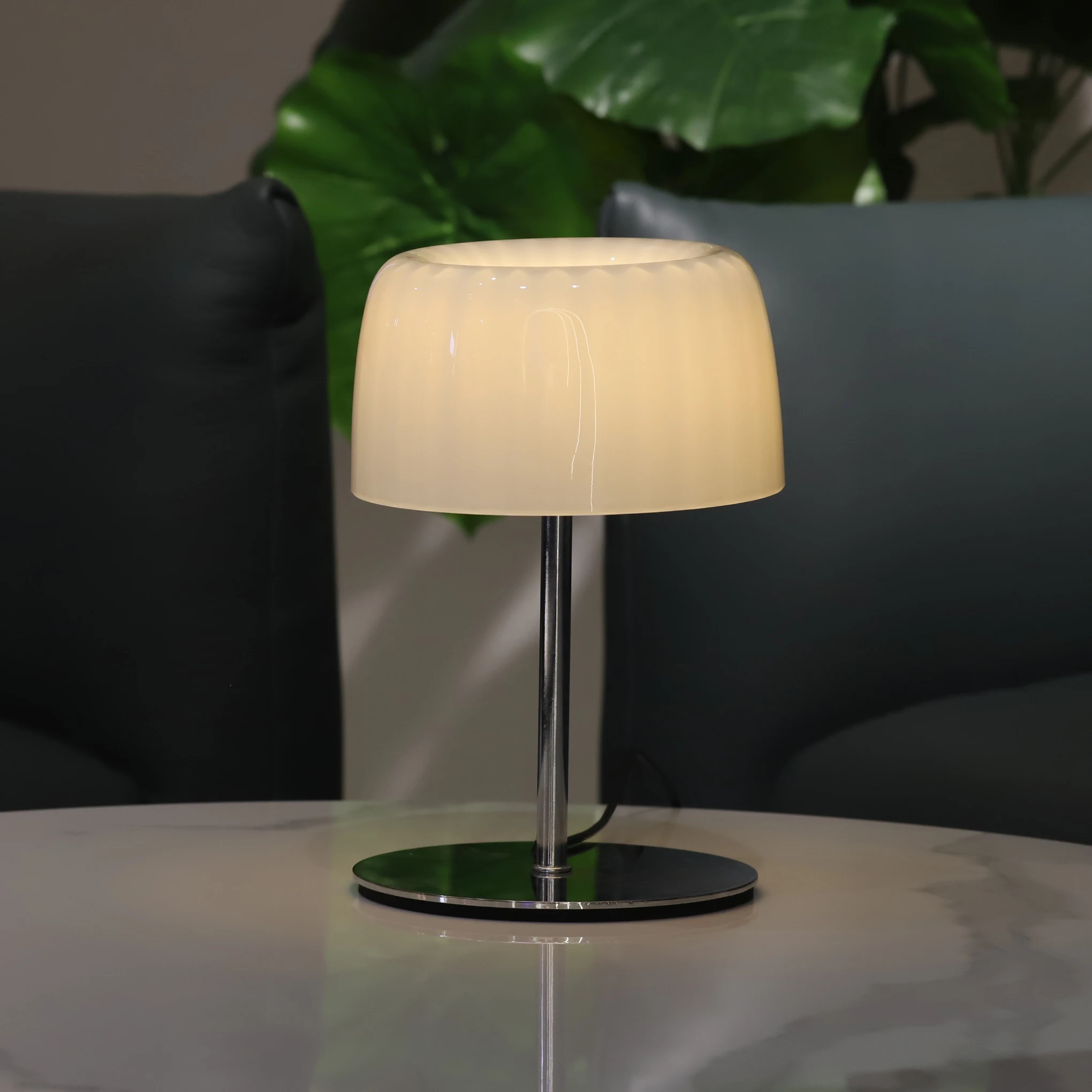 Sample In Stock Bauhaus Glass Table Lamp Factory Sale Indoor Bedroom Soft Desk Lighting Eye-catching contemporary night lights