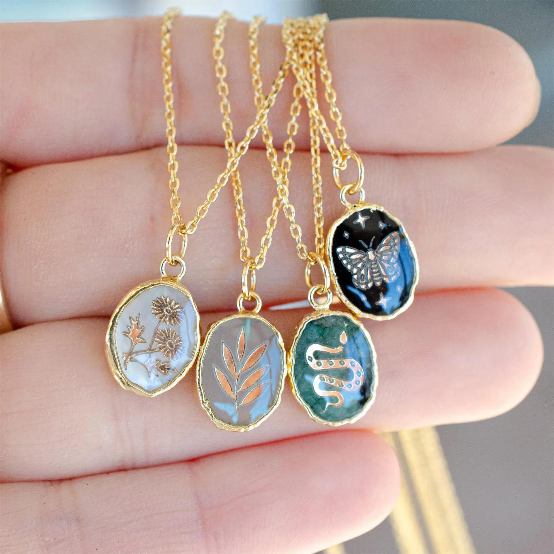 Chic Natural Stone Gem Necklace Butterfly Star Moon Love Snake Flower Planet Clavicle Chain Festival Casual Jewelry Gift