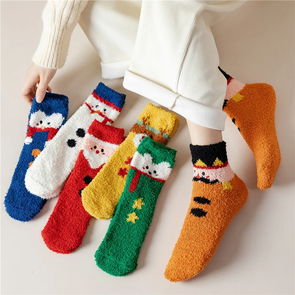 Xinanghui  Custom Logo 2022 Christmas Cozy Cabin Soft Coral Fleece Floor Socks Warm Fluffy Winter Sleep Fuzzy Socks For Women
