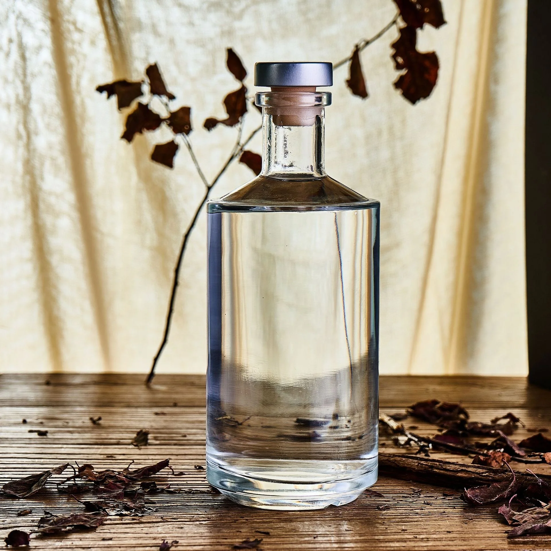 Manufacturer of  high quality 700ml spirit bottle 700ml glass spirit bottles 700ml luxury spirit bottle