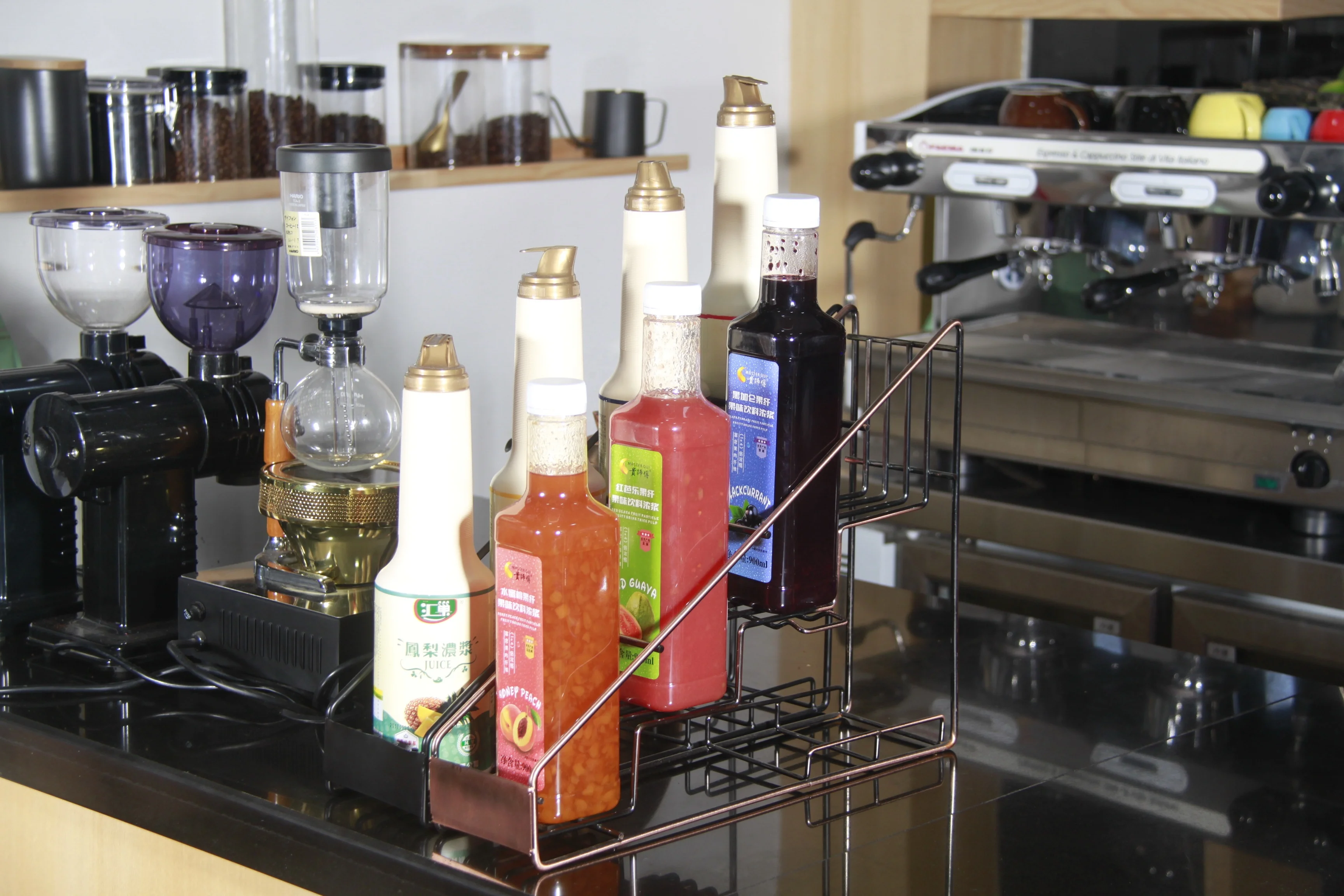 Прочный Четырехслойный Многофункциональный демонстрационный стеллаж для стеклянных бутылок металлический хранения сиропа Moline или сахарной бутылки