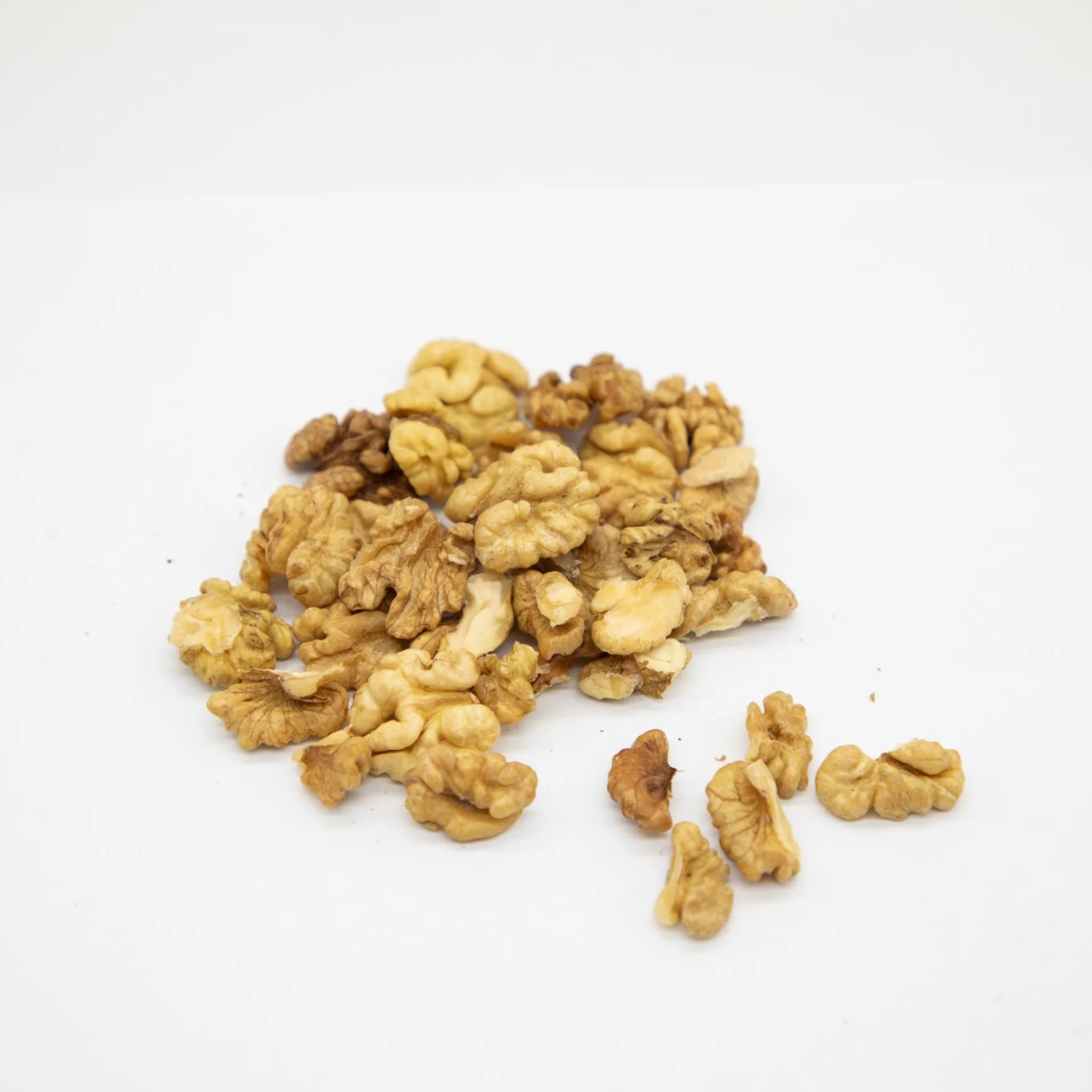 Healthy snack top grade organic walnut kernels peeled walnuts nuts in bulk from Uzbekistan manufacturer