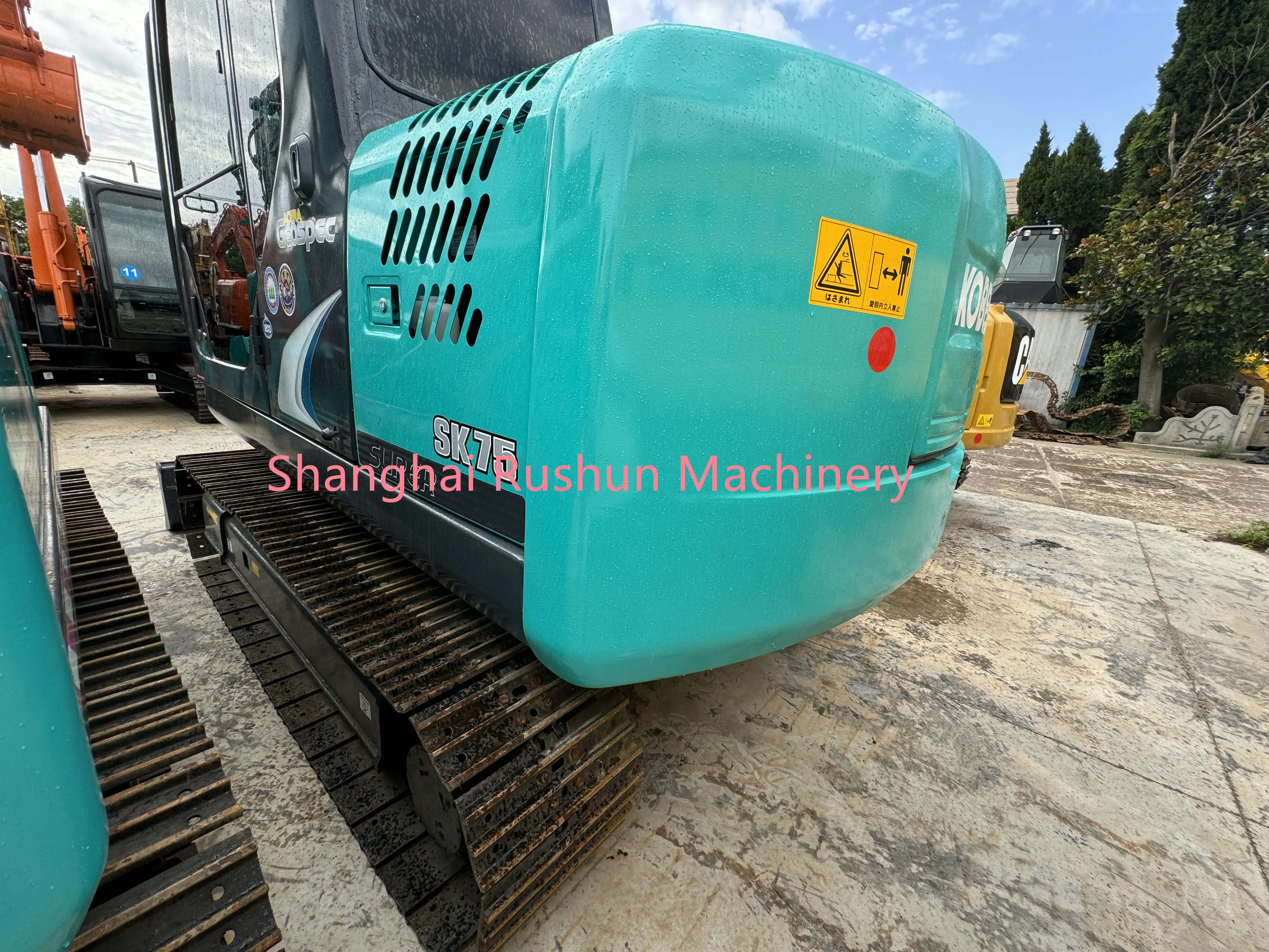 Good quality, low price for sale Kobelco 75 small used excavator