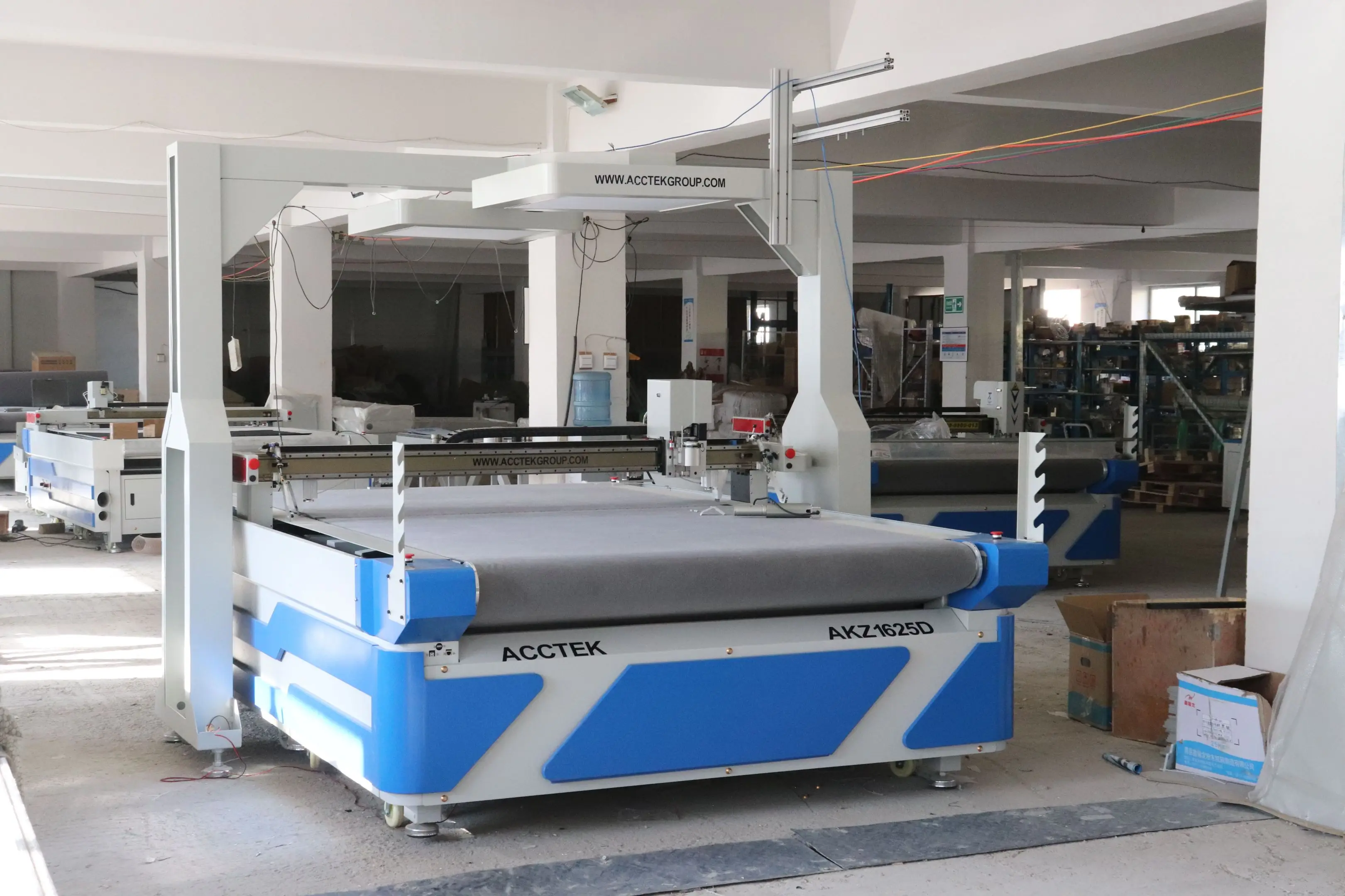 Automatic fabric cutting machine cnc leather cutter with oscillating cutting tool big Camera/CCD
