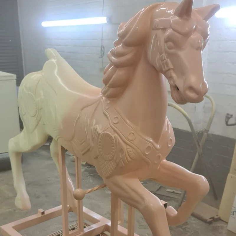Shopping mall decorative horse statue full size fiberglass gold carousel horse for sale
