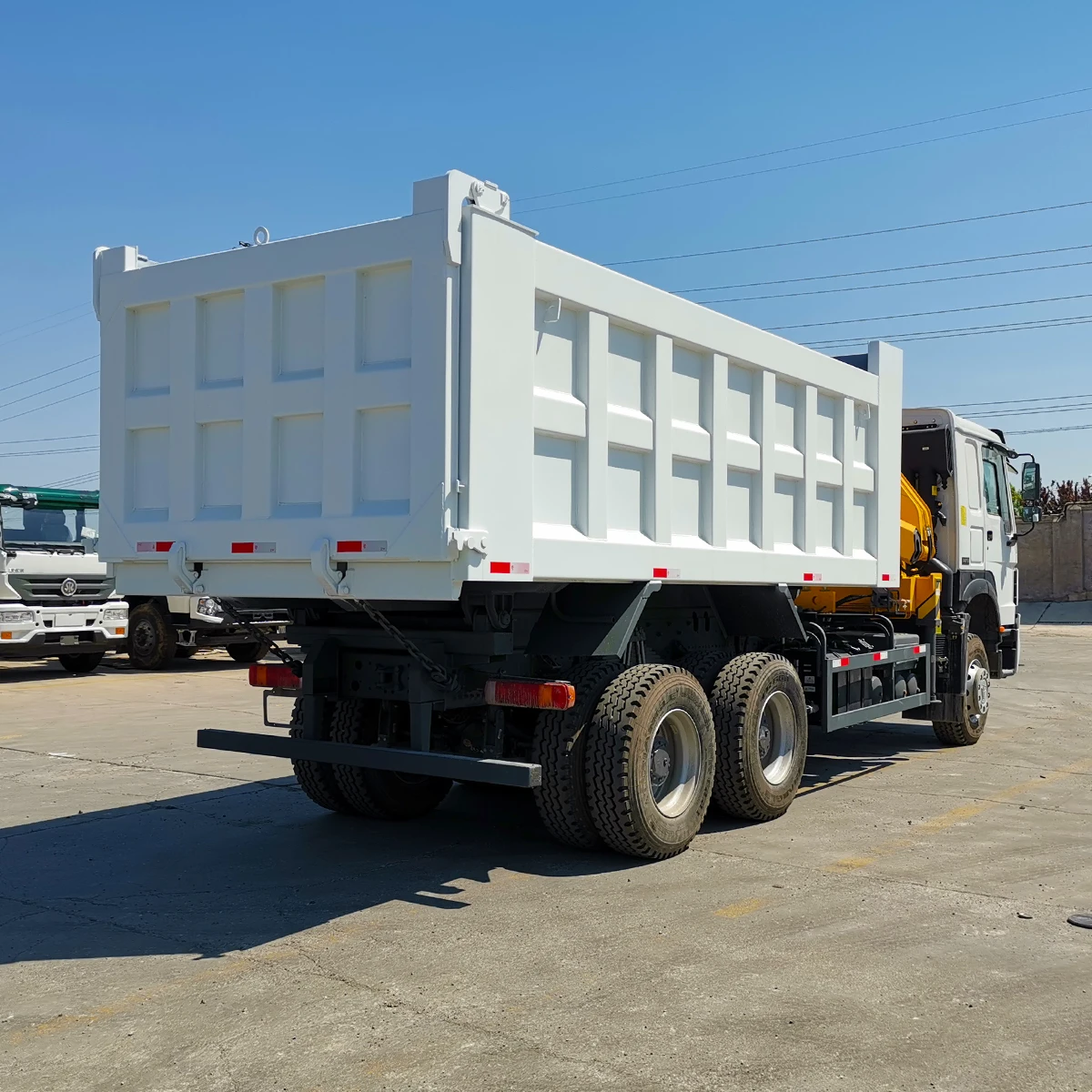 Brand New HOWO Tri Axle 8x4 371HP Euro3 Dump Truck for Sale