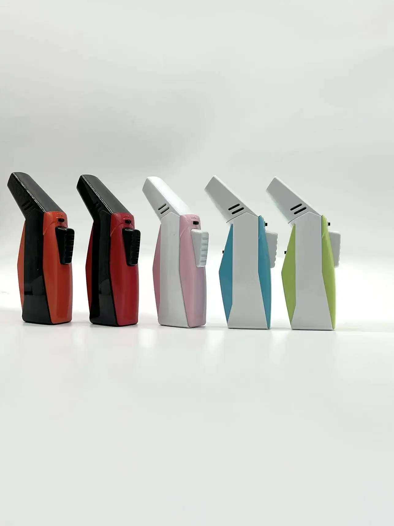 Оптовая продажа аксессуары для курения логотип под заказ ветрозащитные пластиковые зажигалки кемпинга путешествий сигар пламени