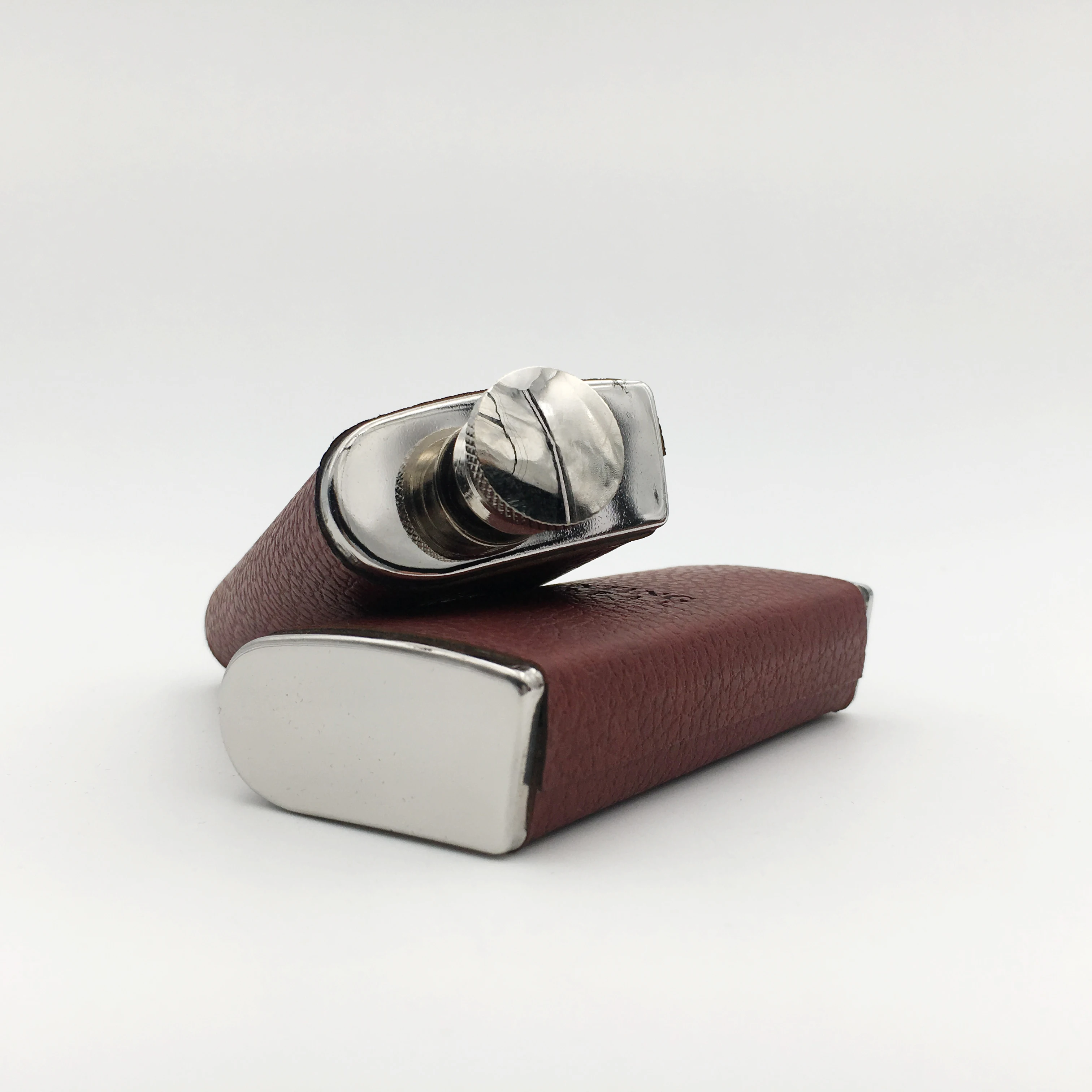 
Custom design portable faux leather brown steel wine man stitching classic leather hip flask 