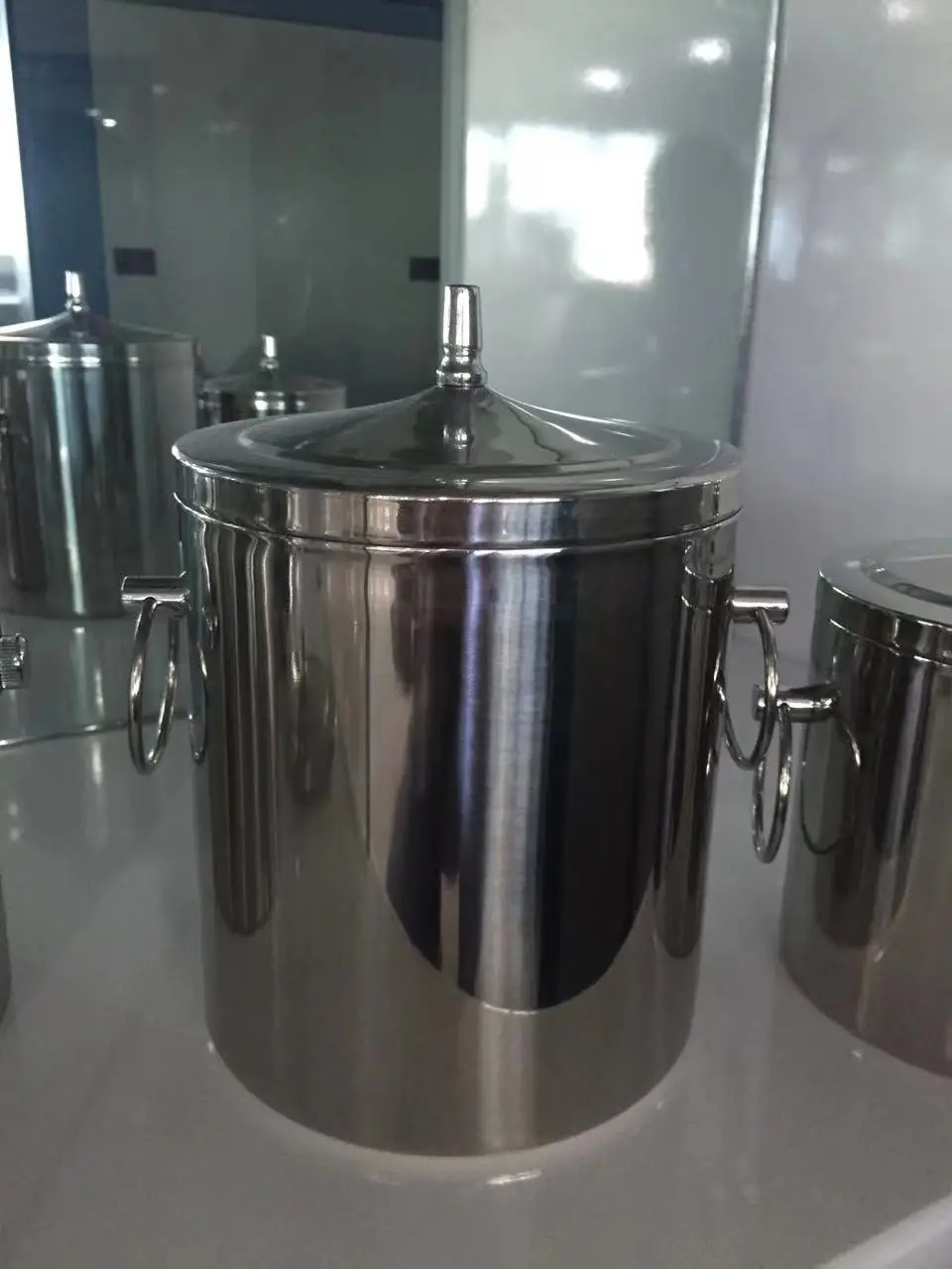 Straight ice bucket of  silver steel barrel with ice septa