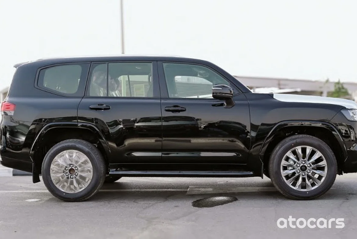 В хорошем состоянии TOYOTA LANDCRUISER G X.R 4 0 л бензин 4WD 2024 модельного года в готов к работе