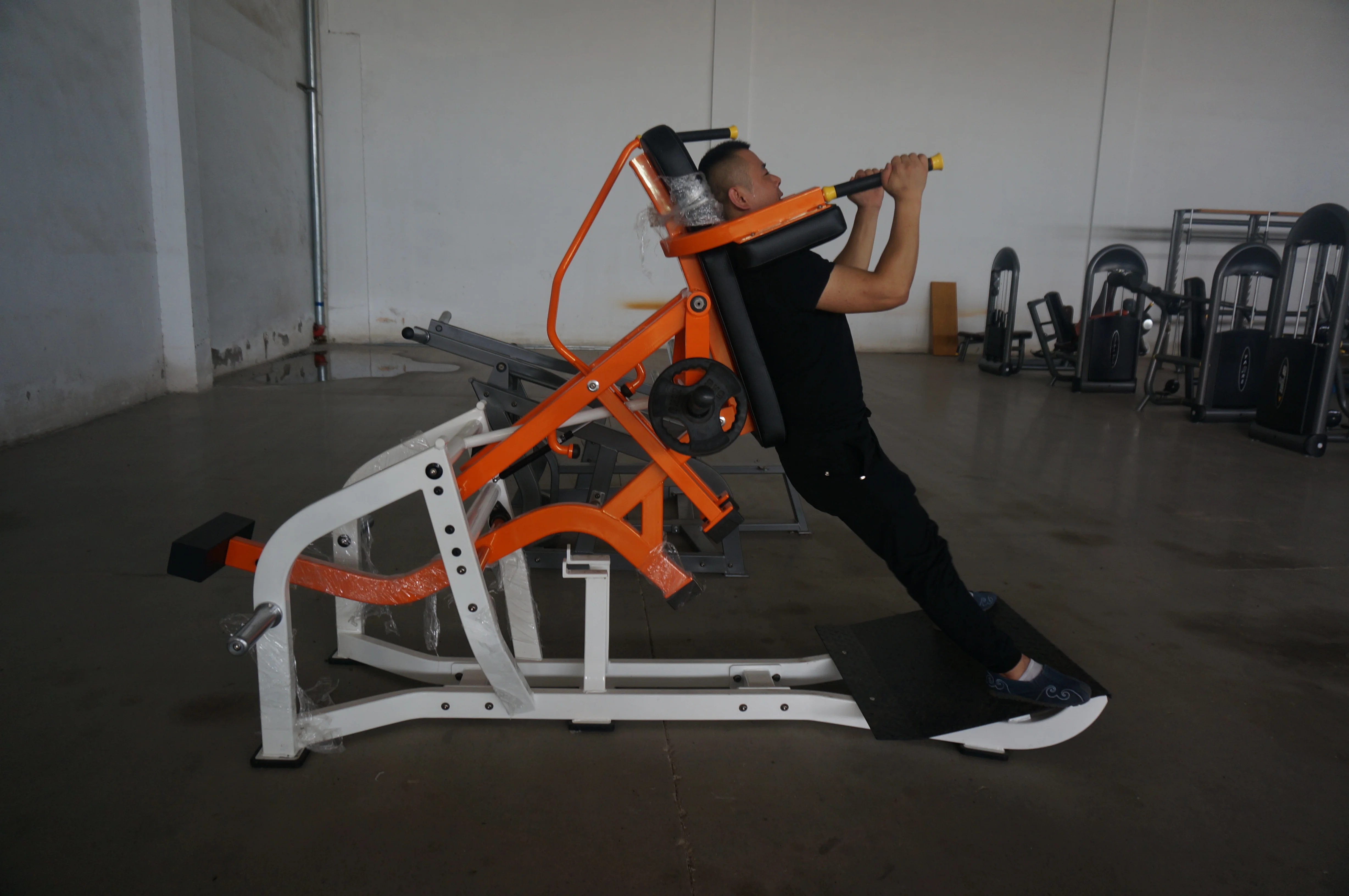 wholesale new design exercise functional trainer machine commercial gym fitness equipment Plate loaded V squat