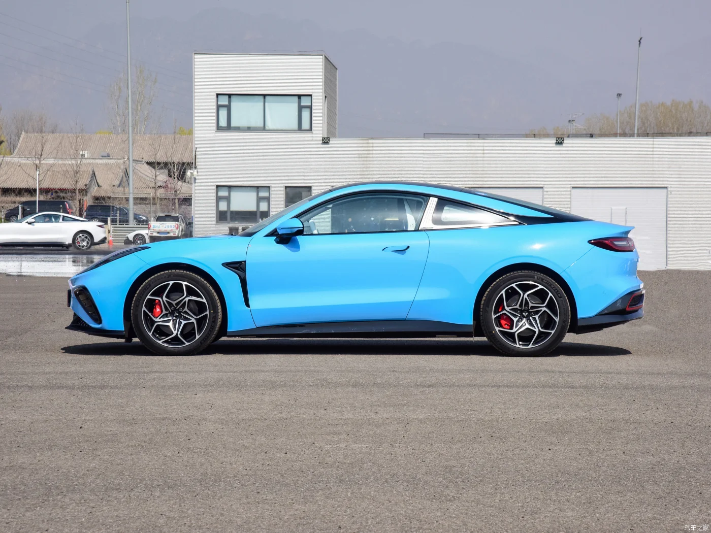 The most popular and cheapest Chinese Neta GT four-wheel drive new energy sports car