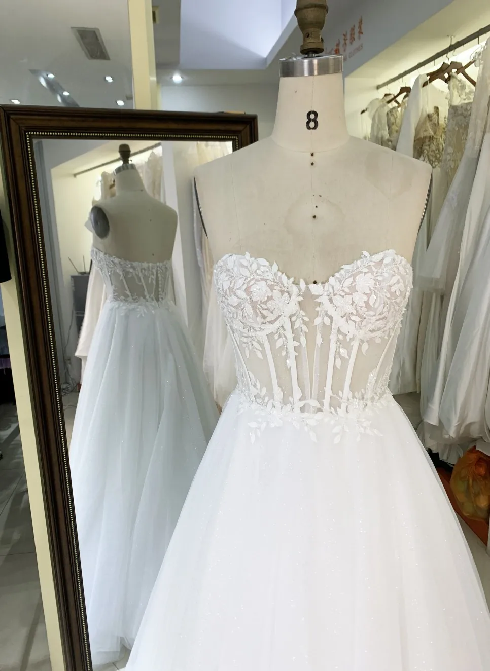2025 white sleeveless sweetheart embroidery corset bodice zipper up back A line tulle wedding bridal dresses